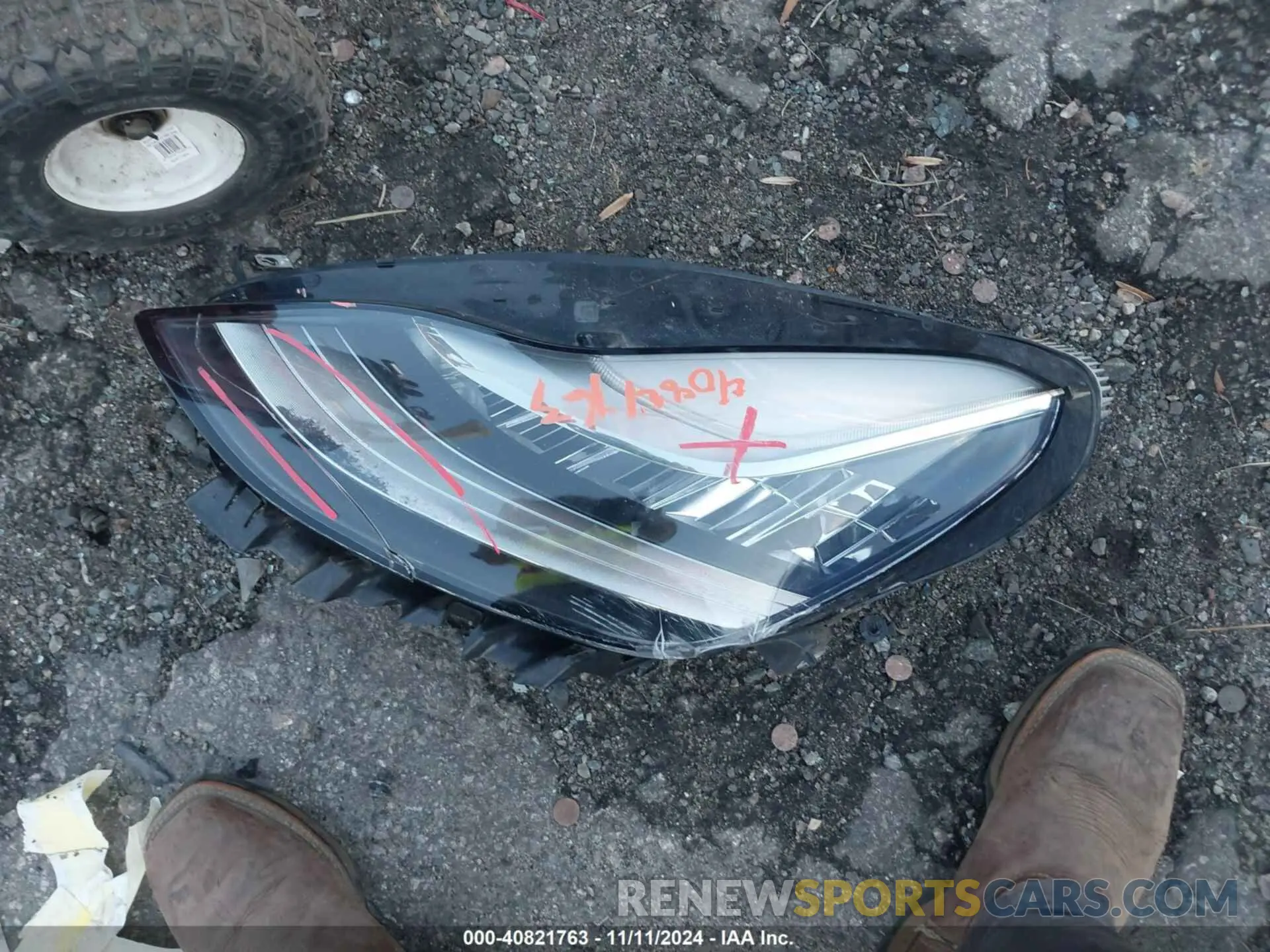 11 Photograph of a damaged car 5YJ3E1EB9KF438406 TESLA MODEL 3 2019