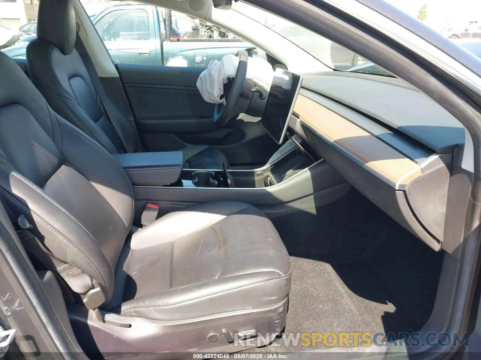 5 Photograph of a damaged car 5YJ3E1EB9KF526596 TESLA MODEL 3 2019