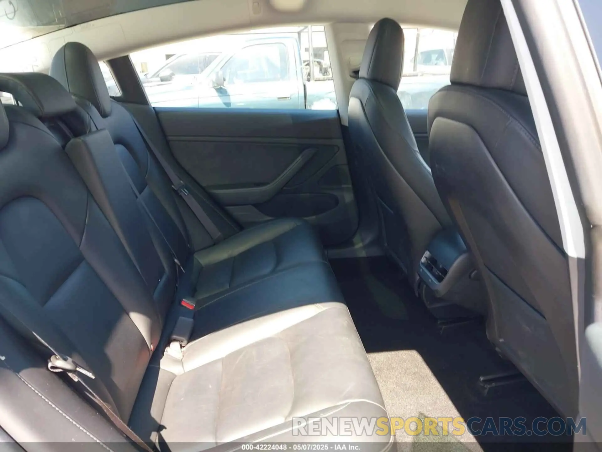 8 Photograph of a damaged car 5YJ3E1EB9KF526596 TESLA MODEL 3 2019