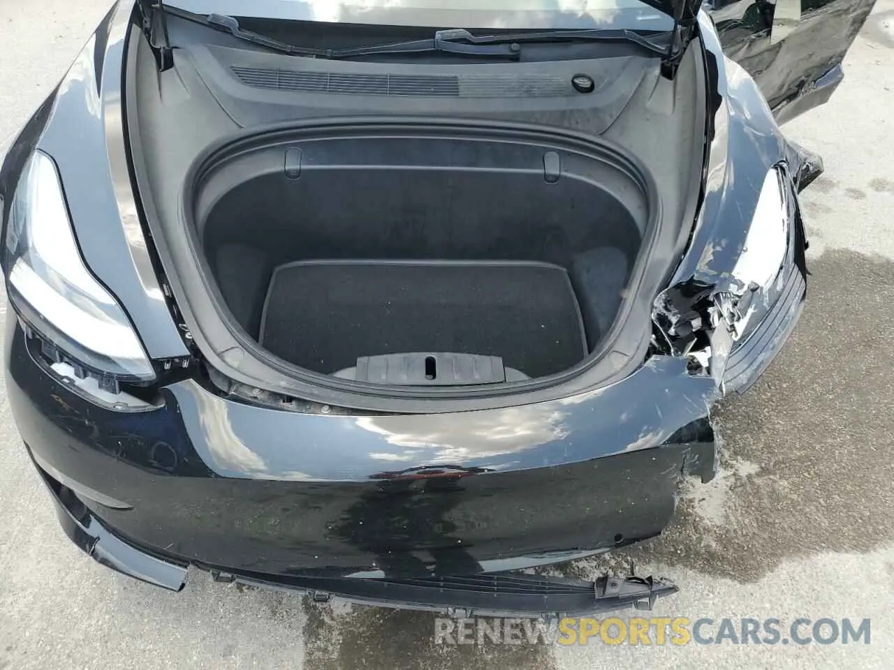 11 Photograph of a damaged car 5YJ3E1EBXKF198945 TESLA MODEL 3 2019