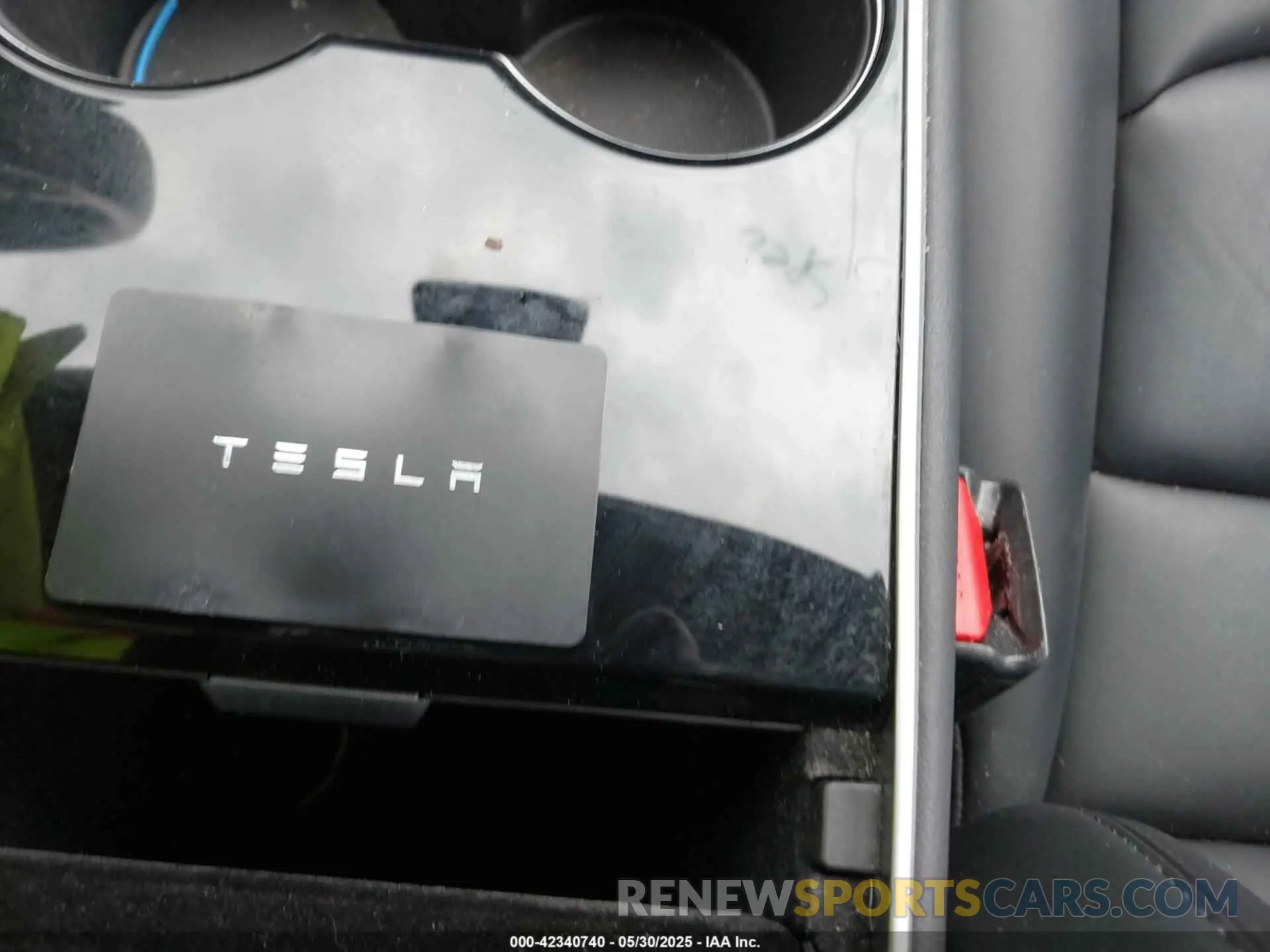 11 Photograph of a damaged car 5YJ3E1EBXKF393900 TESLA MODEL 3 2019