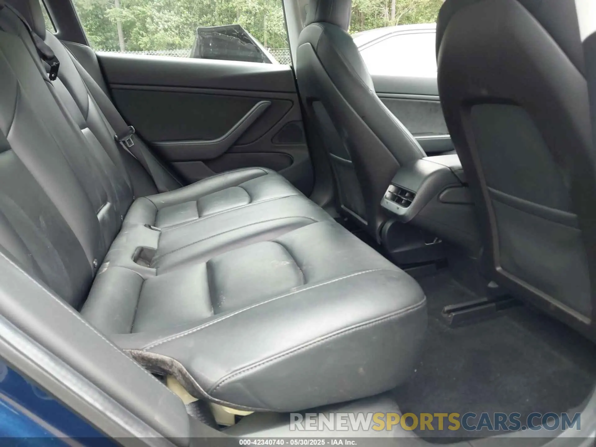 8 Photograph of a damaged car 5YJ3E1EBXKF393900 TESLA MODEL 3 2019