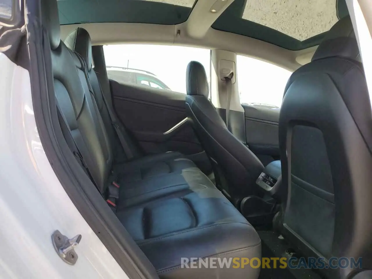 11 Photograph of a damaged car 5YJ3E1EBXKF436941 TESLA MODEL 3 2019