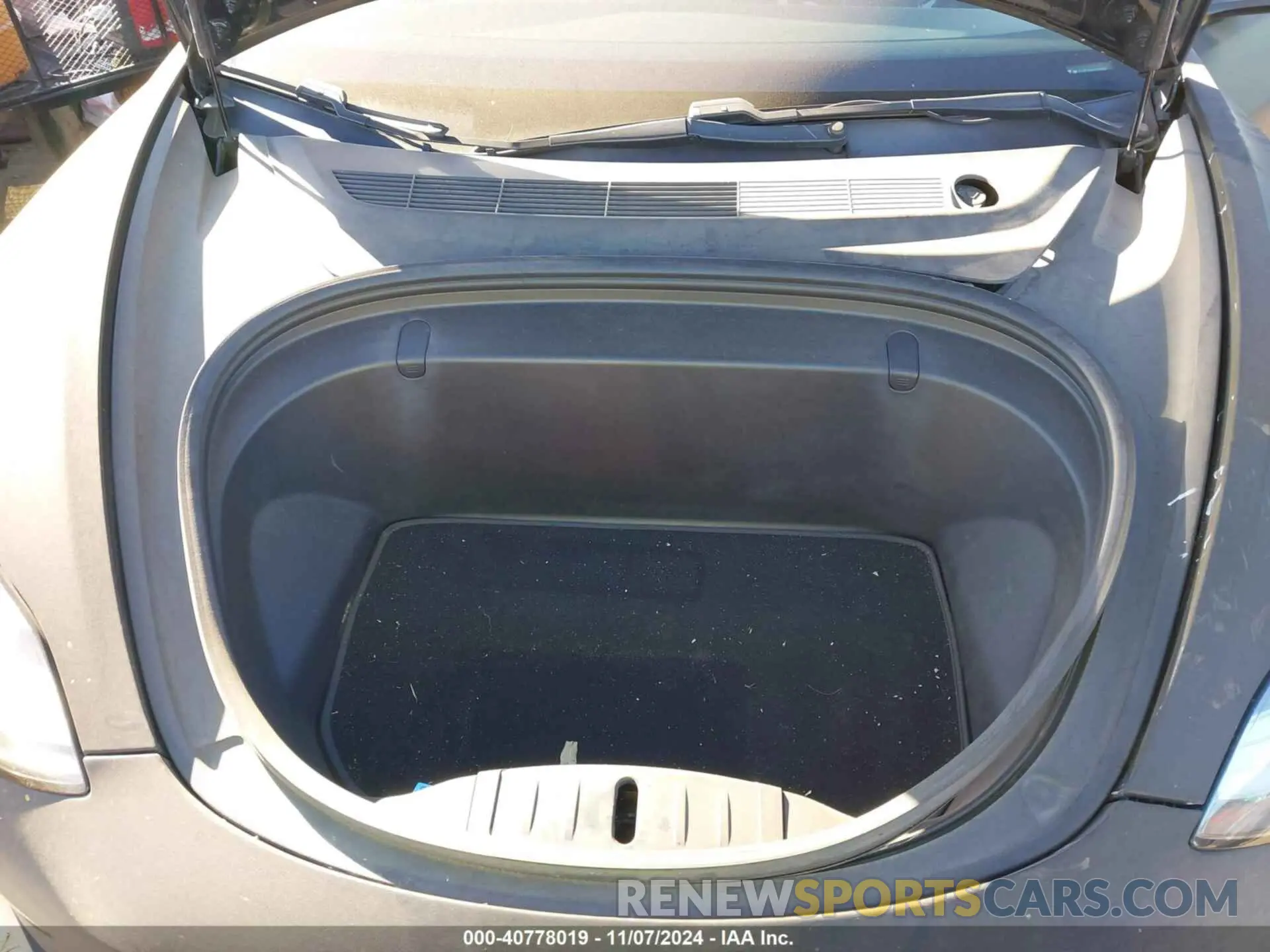 10 Photograph of a damaged car 5YJ3E1EBXKF476968 TESLA MODEL 3 2019