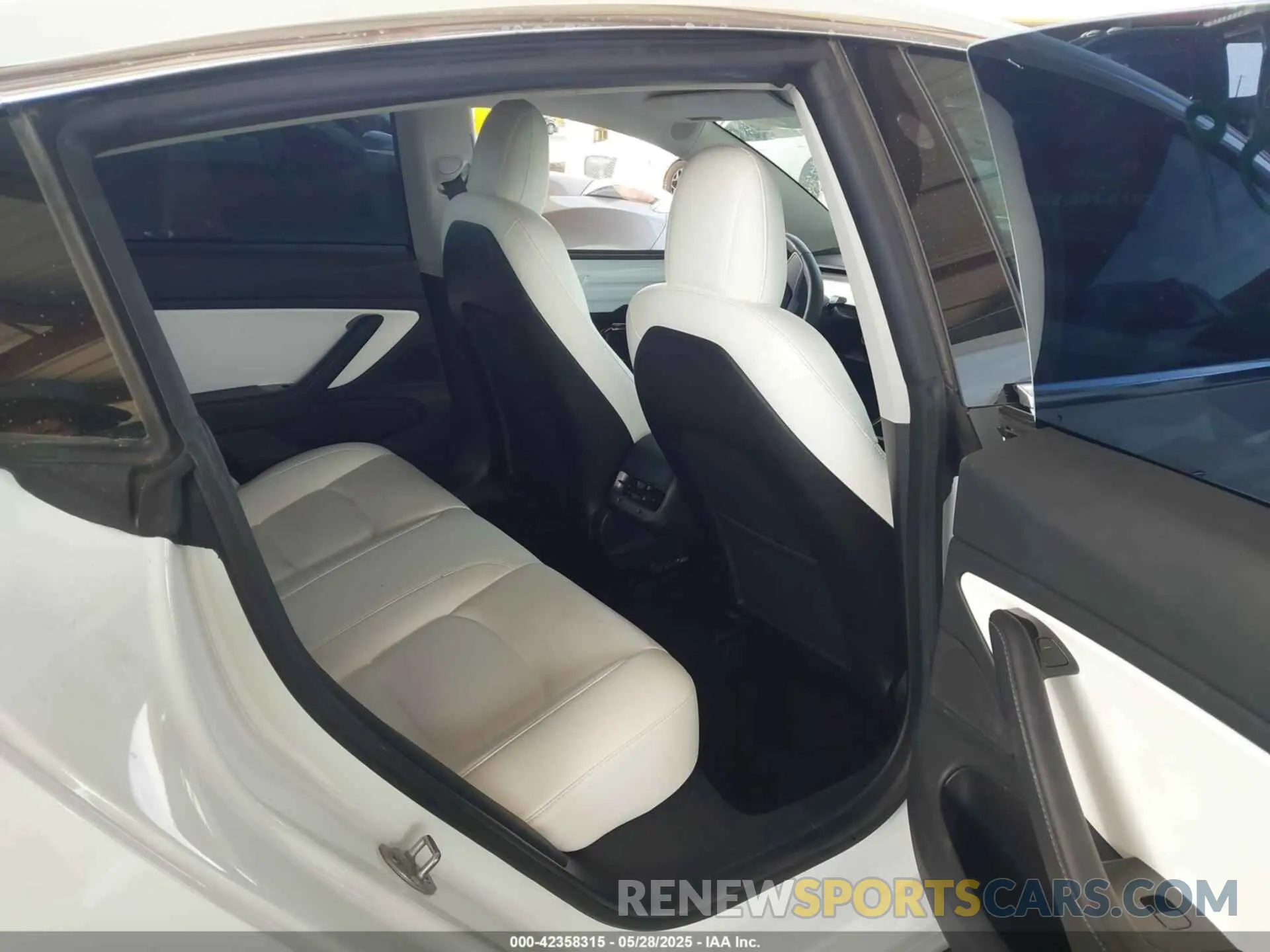8 Photograph of a damaged car 5YJ3E1EBXKF513002 TESLA MODEL 3 2019