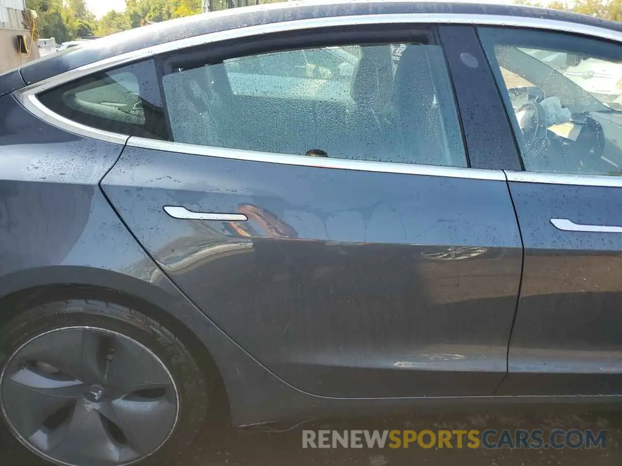 10 Photograph of a damaged car 5YJ3E1EBXKF520760 TESLA MODEL 3 2019
