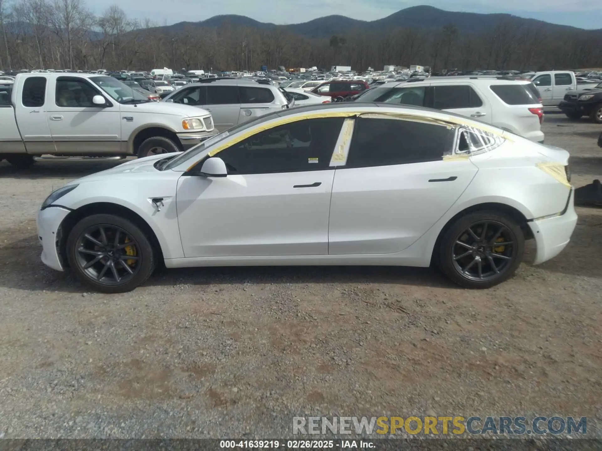 15 Photograph of a damaged car 5YJ3E1EA0LF597839 TESLA MODEL 3 2020