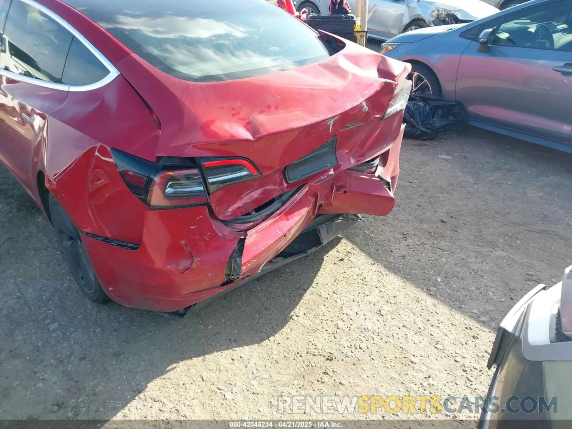 6 Photograph of a damaged car 5YJ3E1EA0LF611657 TESLA MODEL 3 2020