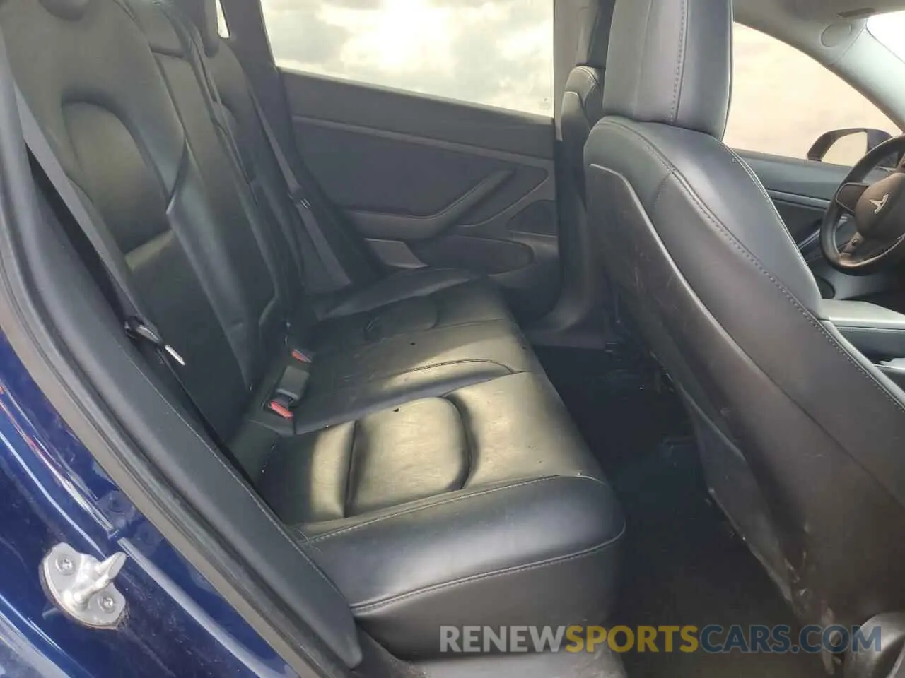 10 Photograph of a damaged car 5YJ3E1EA0LF631066 TESLA MODEL 3 2020