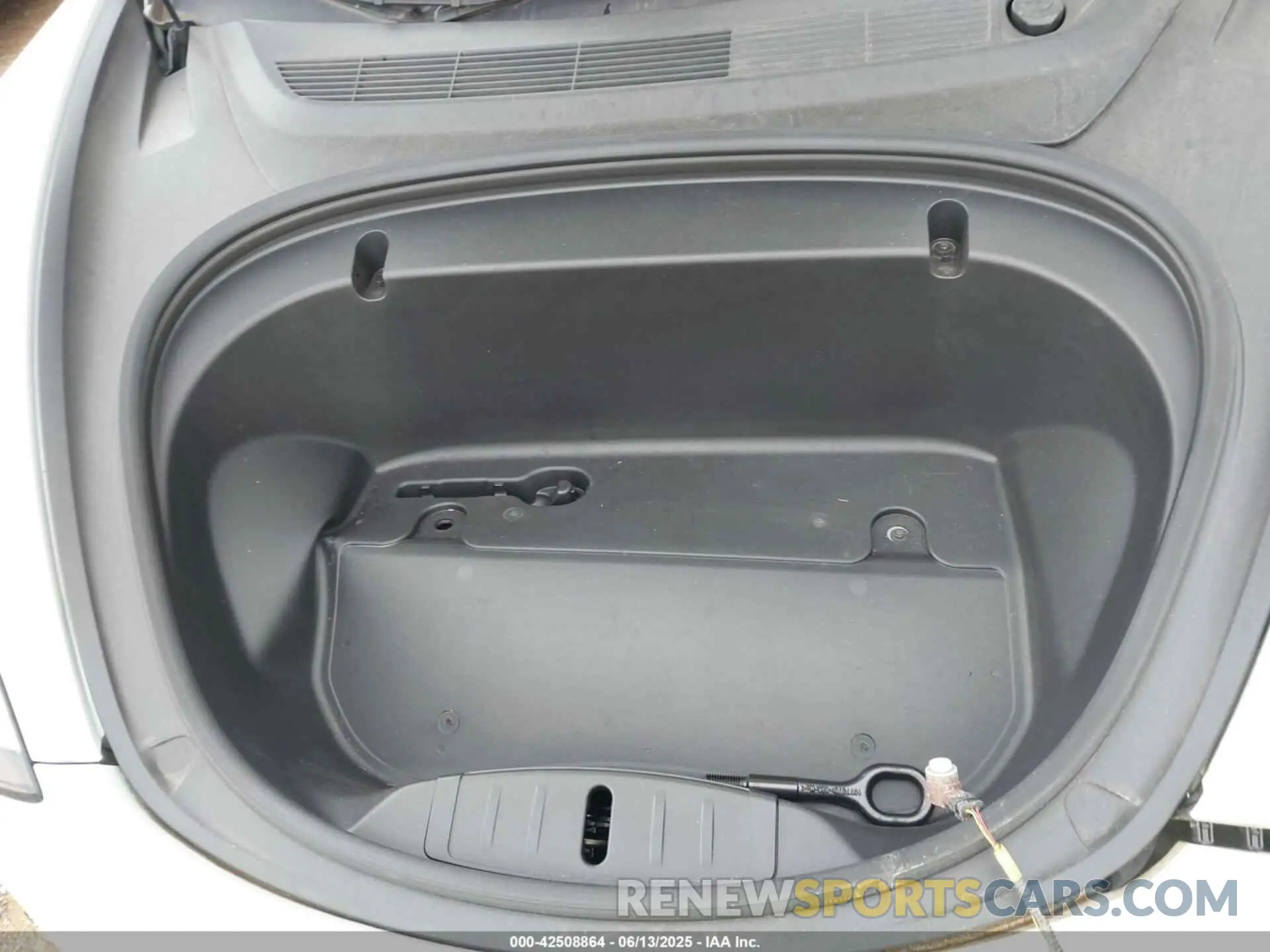 10 Photograph of a damaged car 5YJ3E1EA0LF658686 TESLA MODEL 3 2020