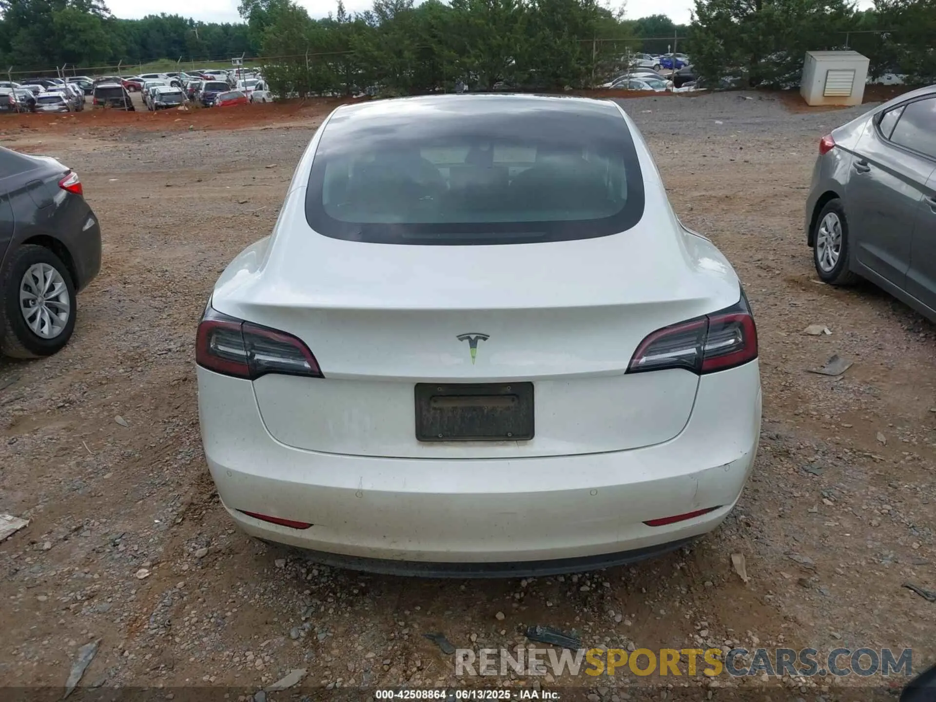 16 Photograph of a damaged car 5YJ3E1EA0LF658686 TESLA MODEL 3 2020