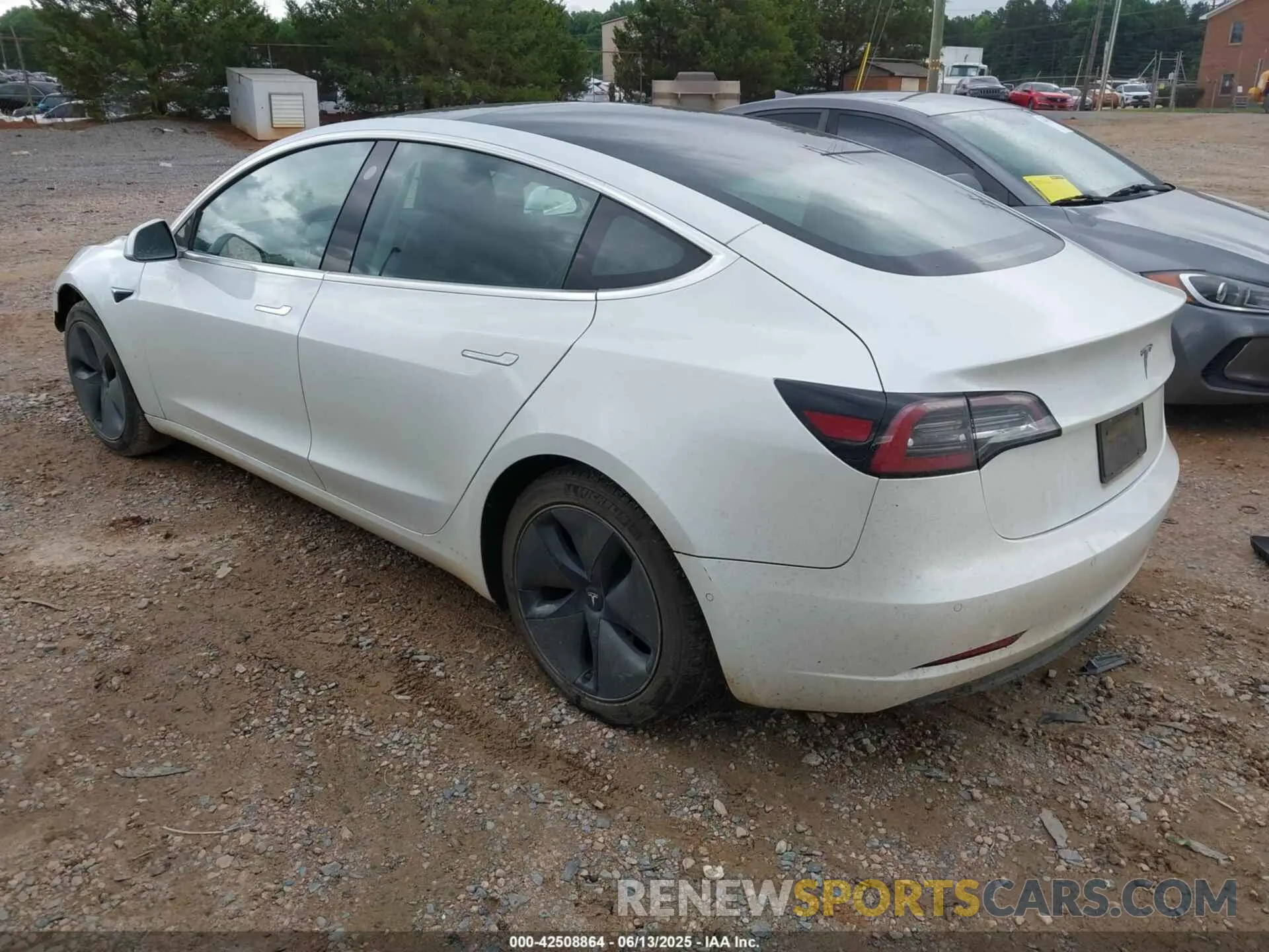 3 Photograph of a damaged car 5YJ3E1EA0LF658686 TESLA MODEL 3 2020