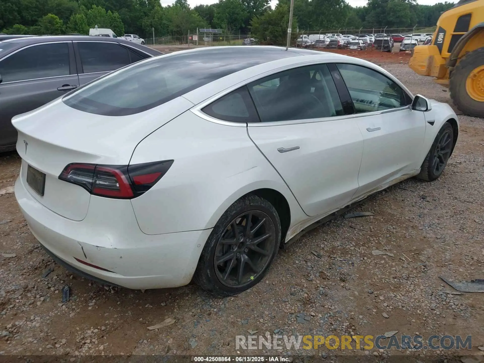 4 Photograph of a damaged car 5YJ3E1EA0LF658686 TESLA MODEL 3 2020