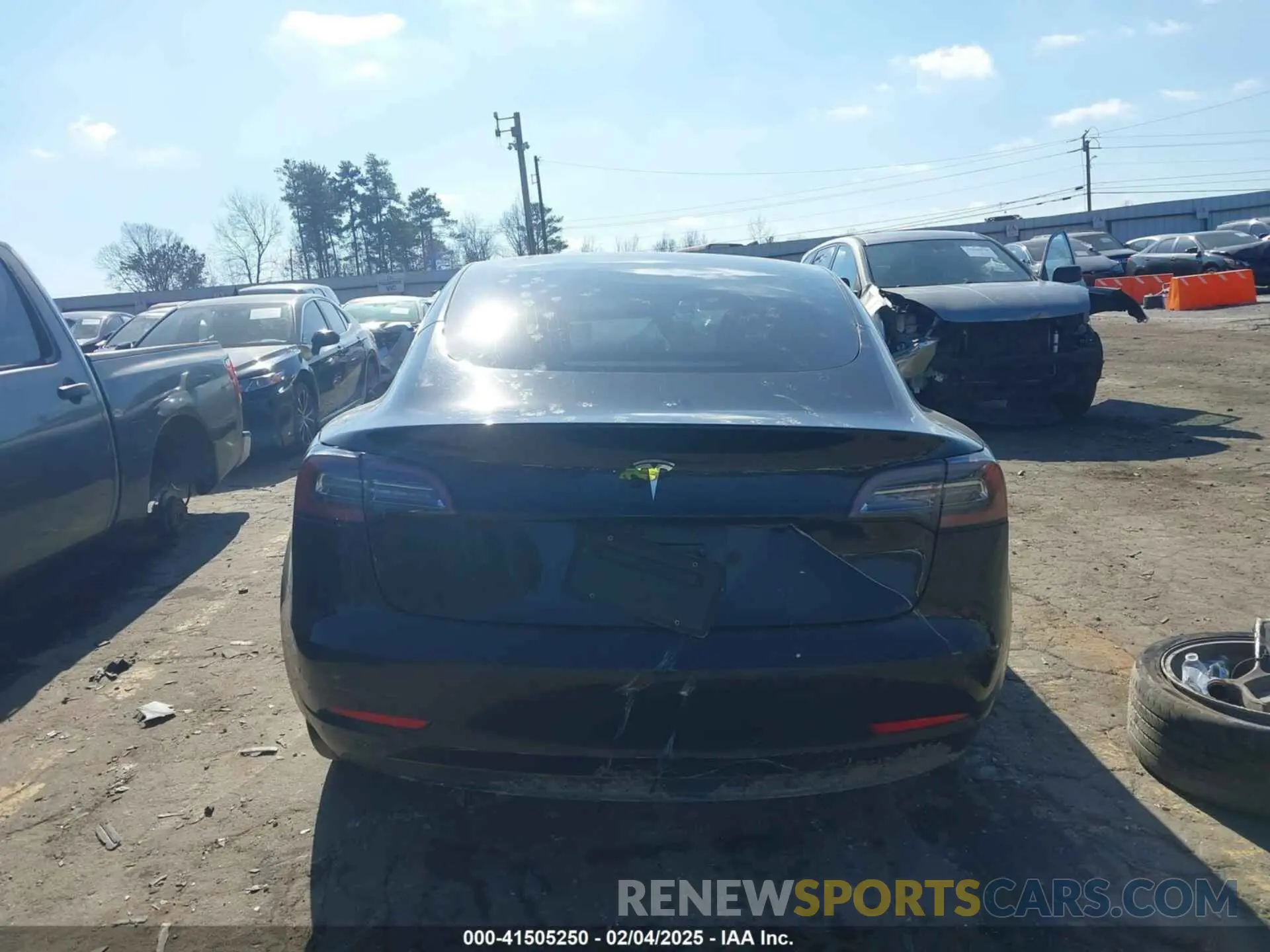 15 Photograph of a damaged car 5YJ3E1EA0LF660759 TESLA MODEL 3 2020