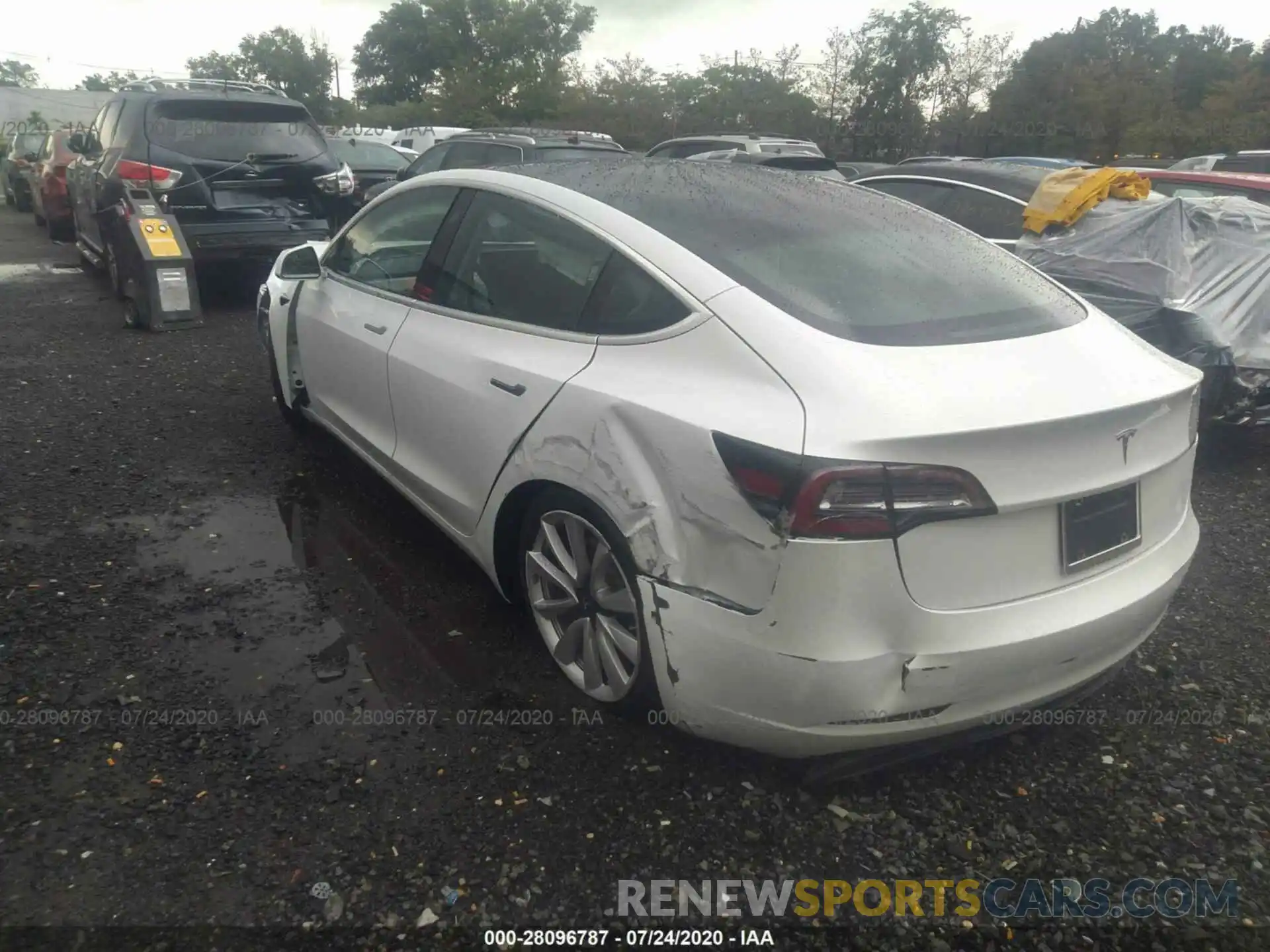 3 Photograph of a damaged car 5YJ3E1EA0LF661569 TESLA MODEL 3 2020