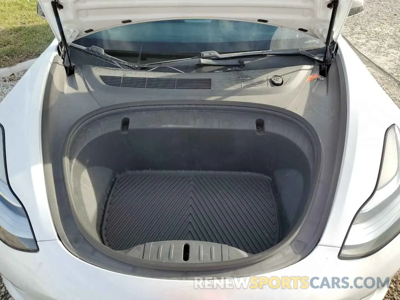 11 Photograph of a damaged car 5YJ3E1EA0LF737601 TESLA MODEL 3 2020