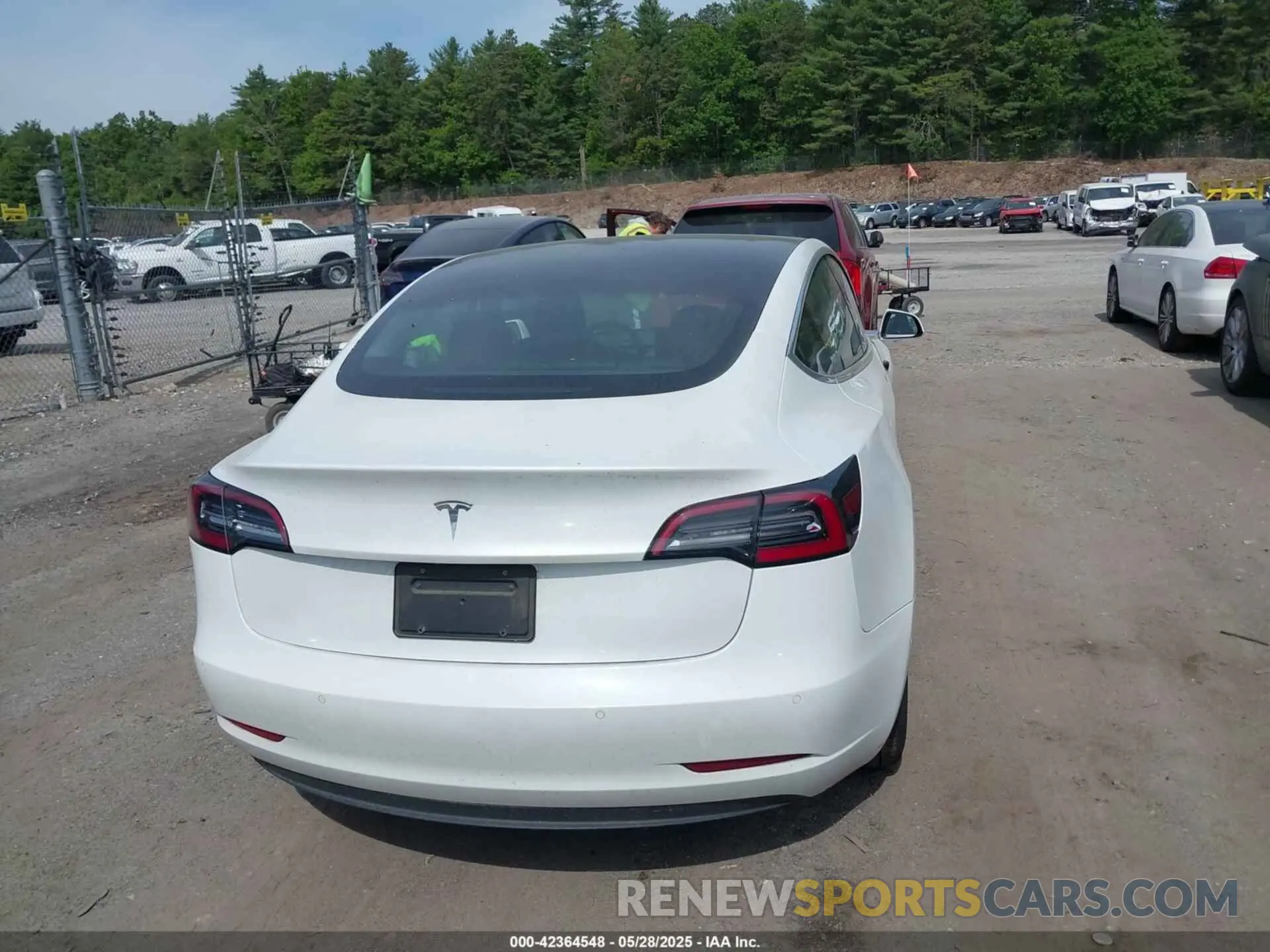 16 Photograph of a damaged car 5YJ3E1EA0LF747089 TESLA MODEL 3 2020