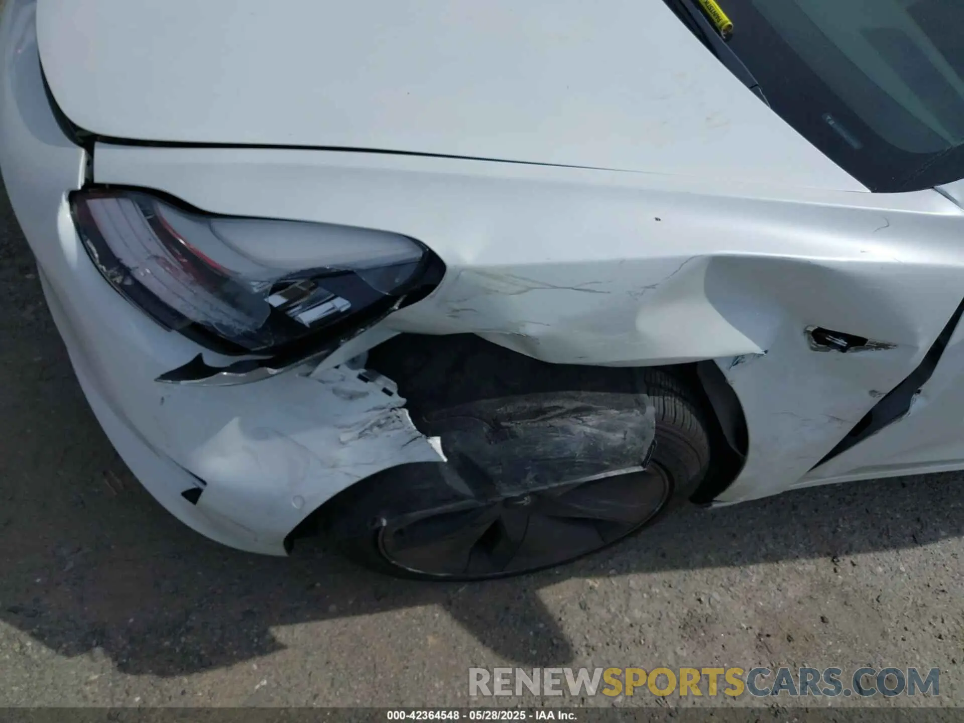 6 Photograph of a damaged car 5YJ3E1EA0LF747089 TESLA MODEL 3 2020