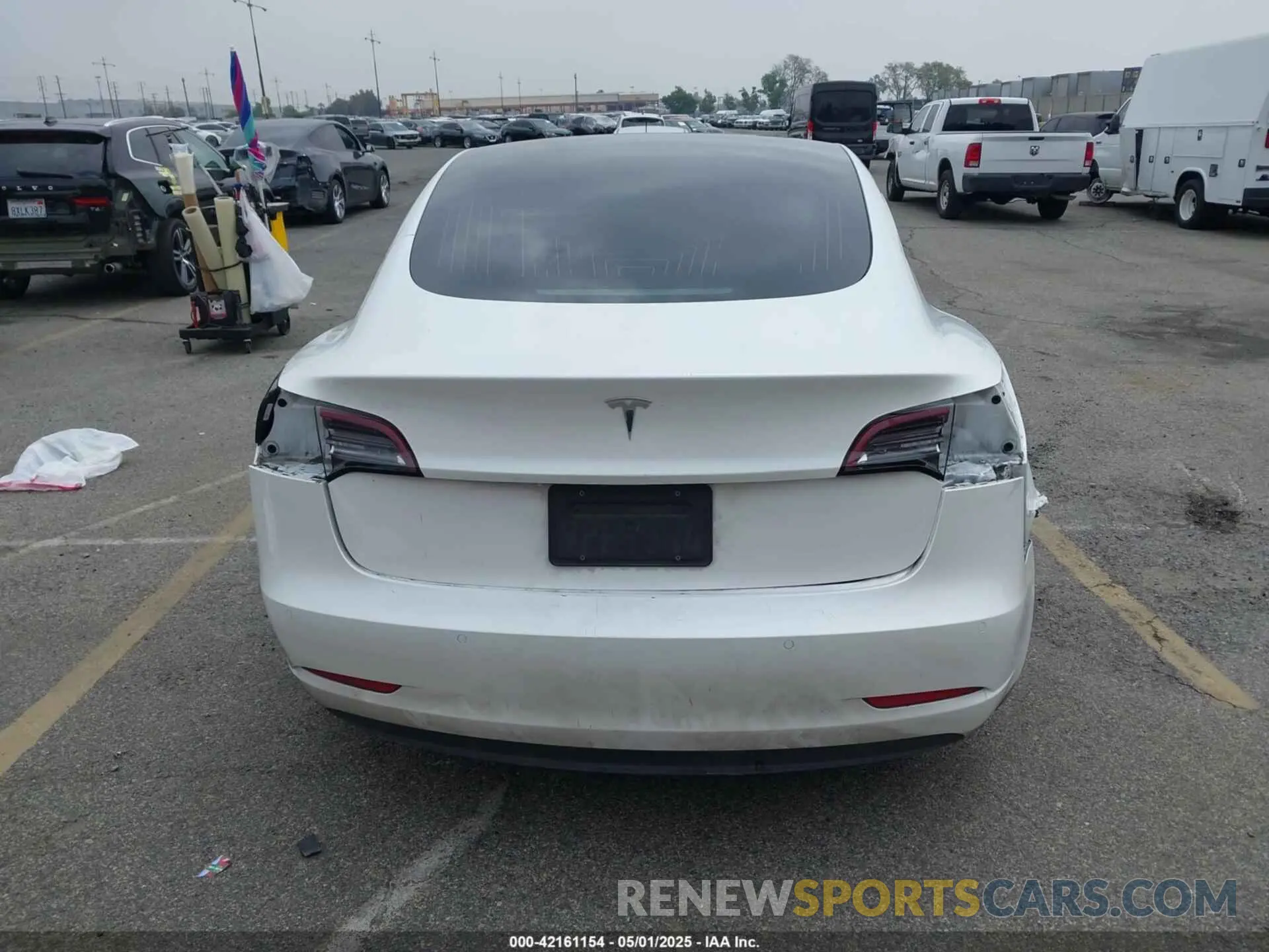 17 Photograph of a damaged car 5YJ3E1EA0LF803984 TESLA MODEL 3 2020