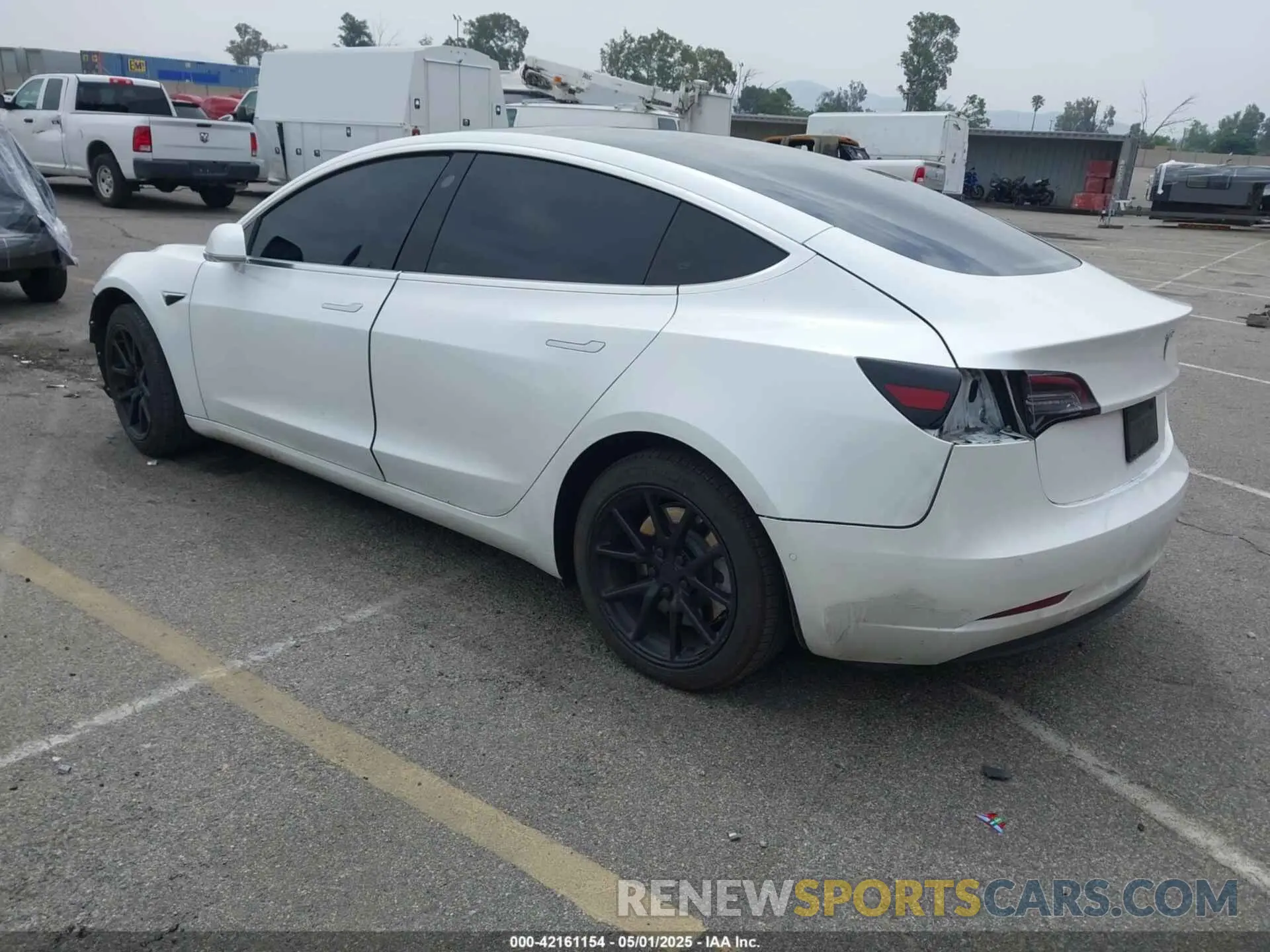 3 Photograph of a damaged car 5YJ3E1EA0LF803984 TESLA MODEL 3 2020