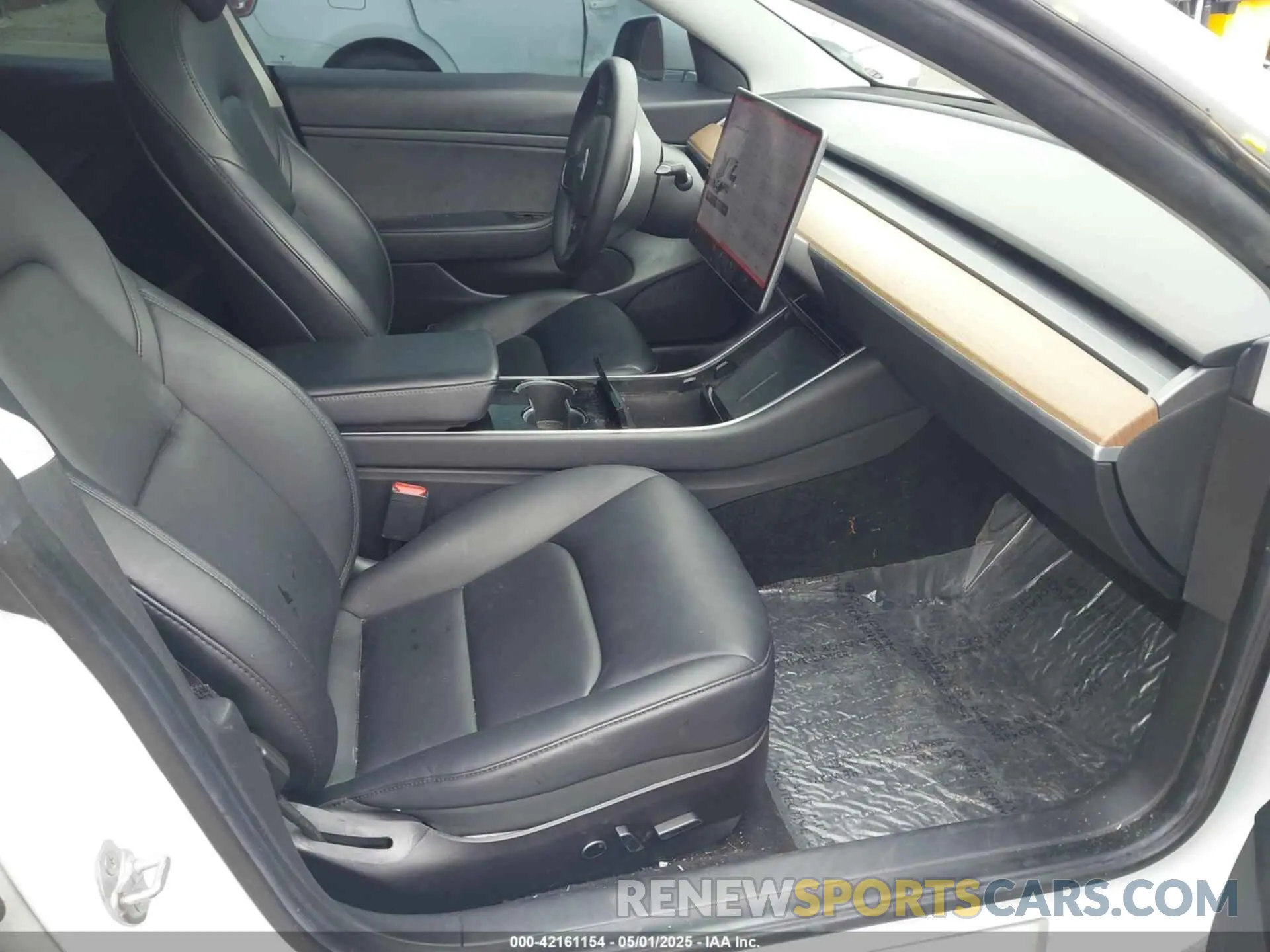 5 Photograph of a damaged car 5YJ3E1EA0LF803984 TESLA MODEL 3 2020