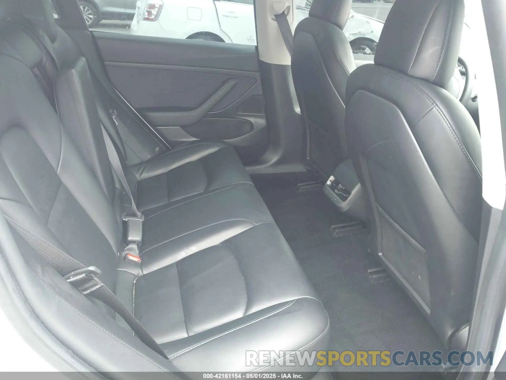 8 Photograph of a damaged car 5YJ3E1EA0LF803984 TESLA MODEL 3 2020