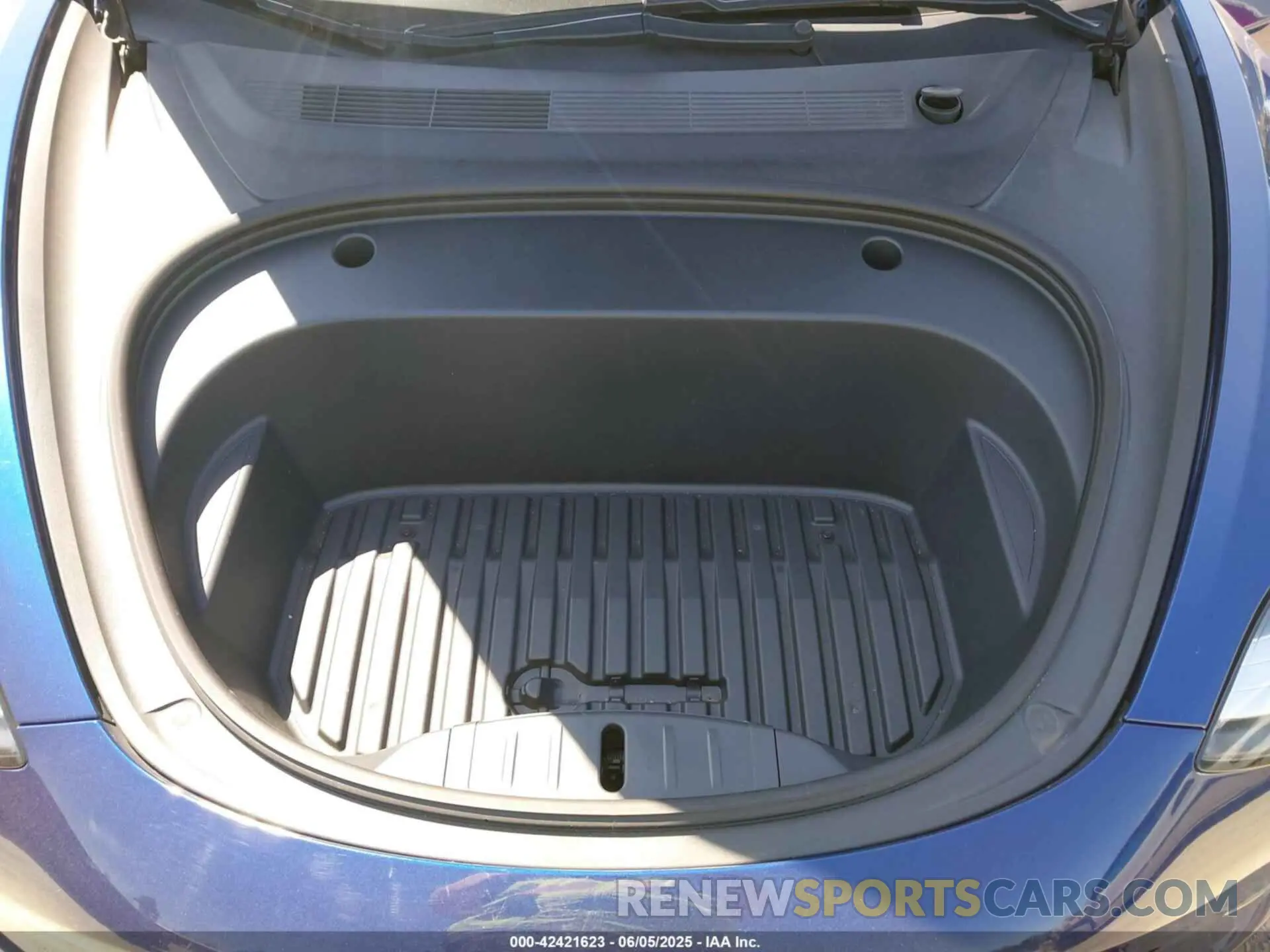 10 Photograph of a damaged car 5YJ3E1EA0LF807954 TESLA MODEL 3 2020