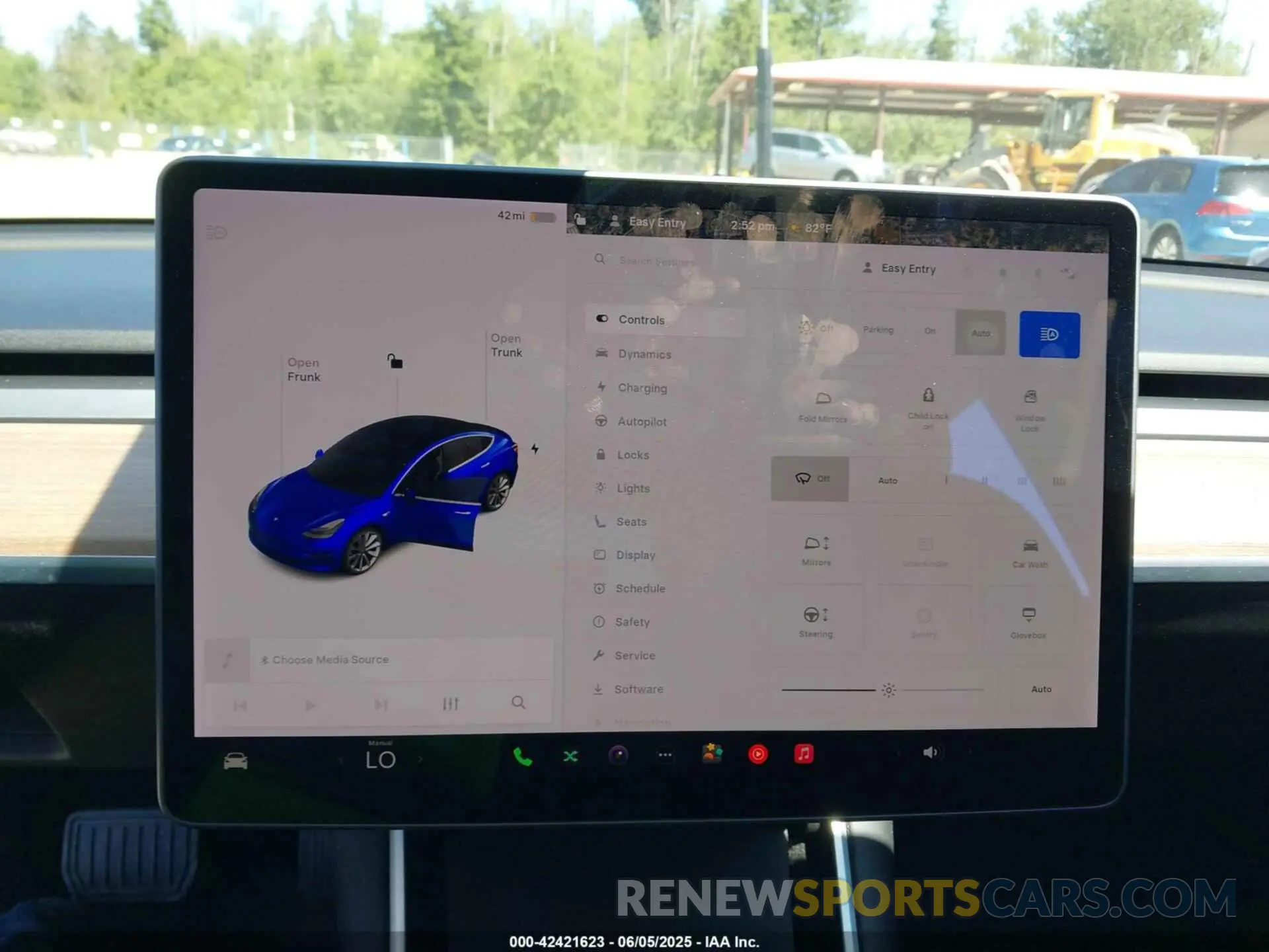 19 Photograph of a damaged car 5YJ3E1EA0LF807954 TESLA MODEL 3 2020