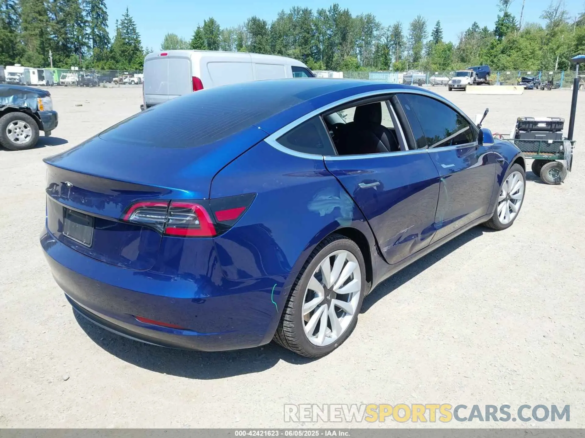 4 Photograph of a damaged car 5YJ3E1EA0LF807954 TESLA MODEL 3 2020