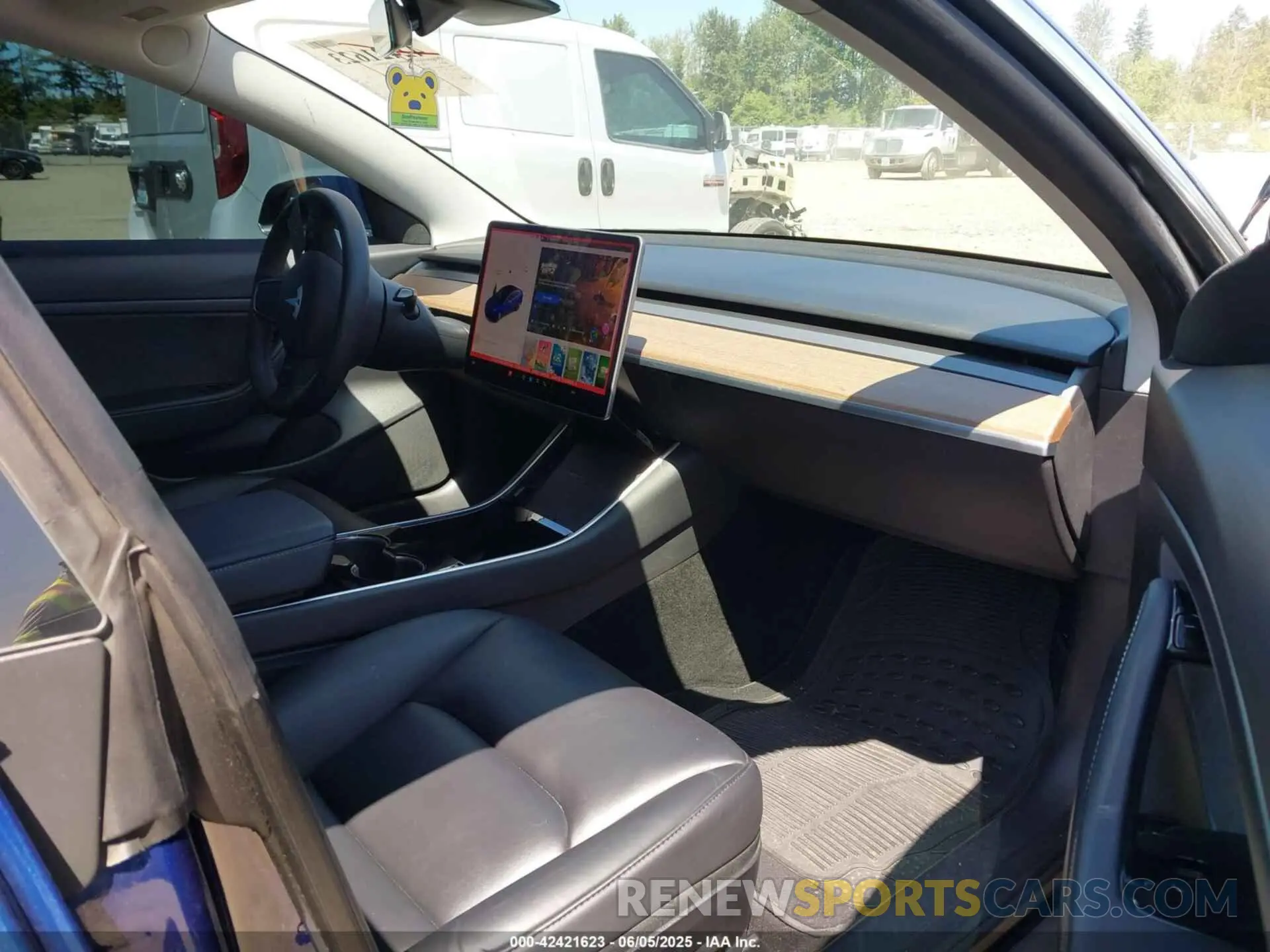 5 Photograph of a damaged car 5YJ3E1EA0LF807954 TESLA MODEL 3 2020