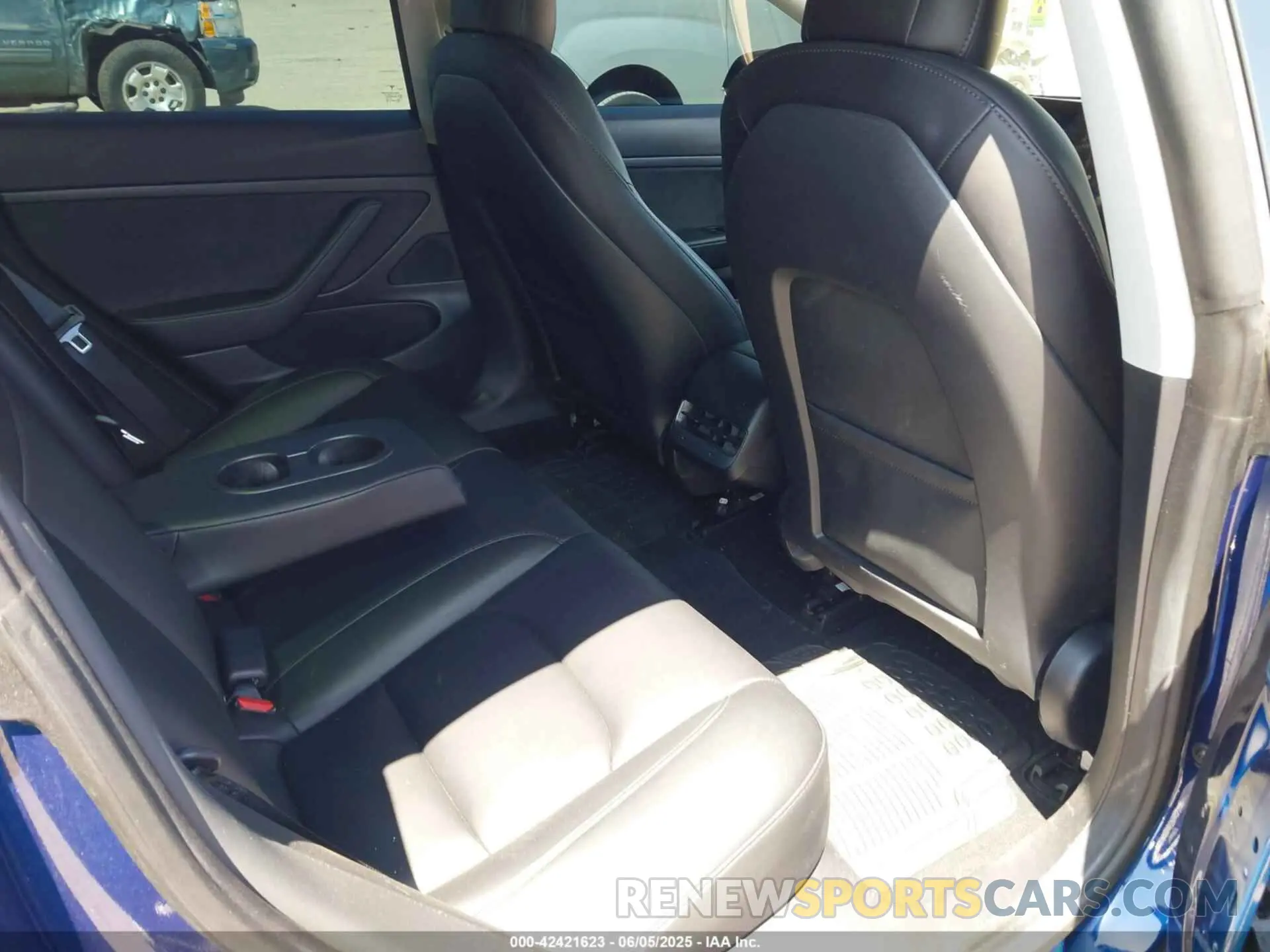 8 Photograph of a damaged car 5YJ3E1EA0LF807954 TESLA MODEL 3 2020