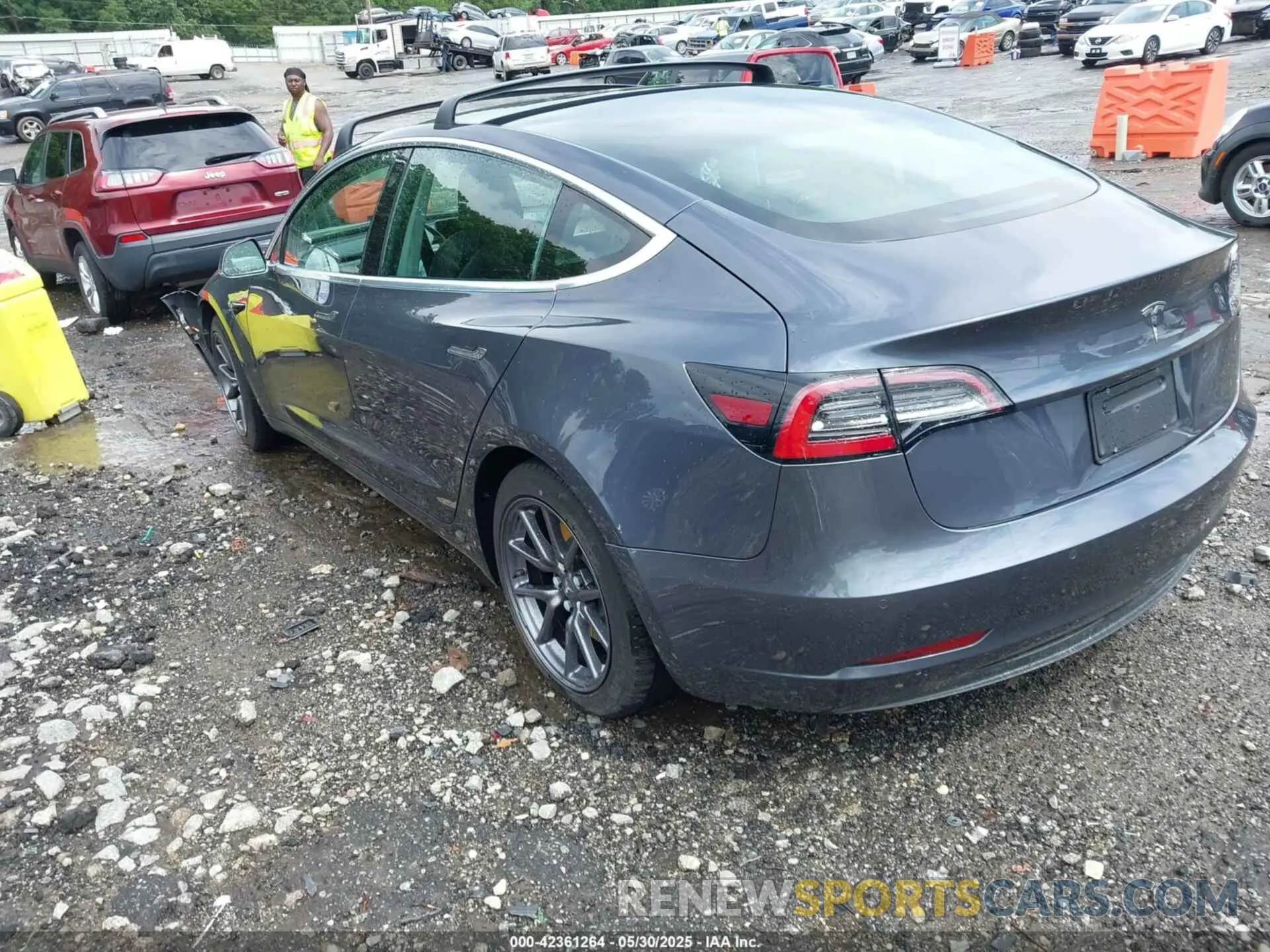 3 Photograph of a damaged car 5YJ3E1EA1LF597221 TESLA MODEL 3 2020