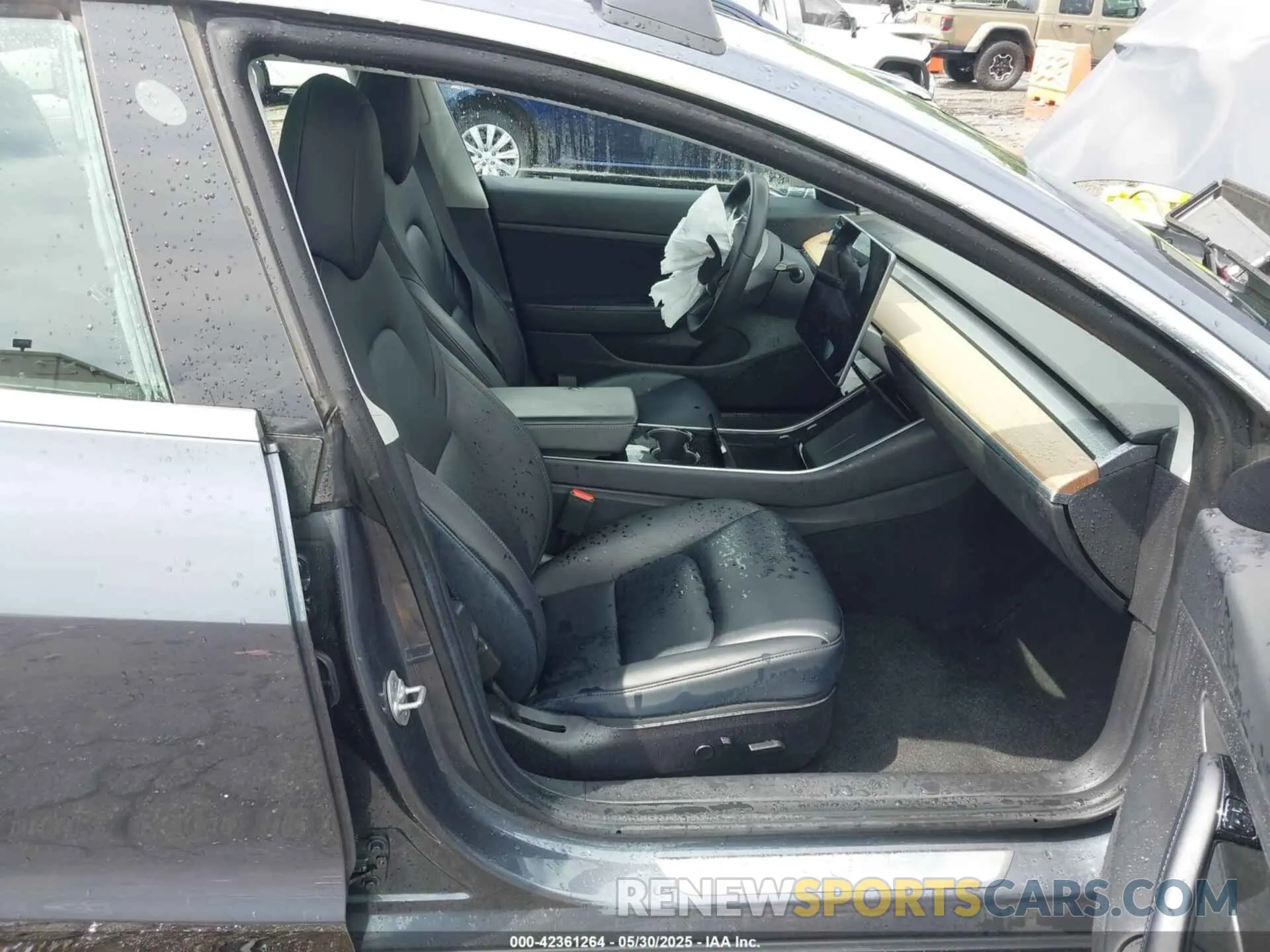 5 Photograph of a damaged car 5YJ3E1EA1LF597221 TESLA MODEL 3 2020