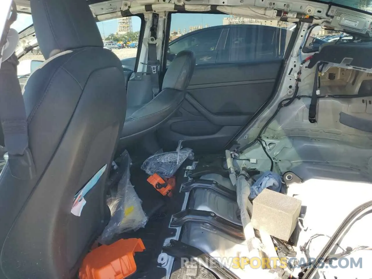 10 Photograph of a damaged car 5YJ3E1EA1LF598059 TESLA MODEL 3 2020