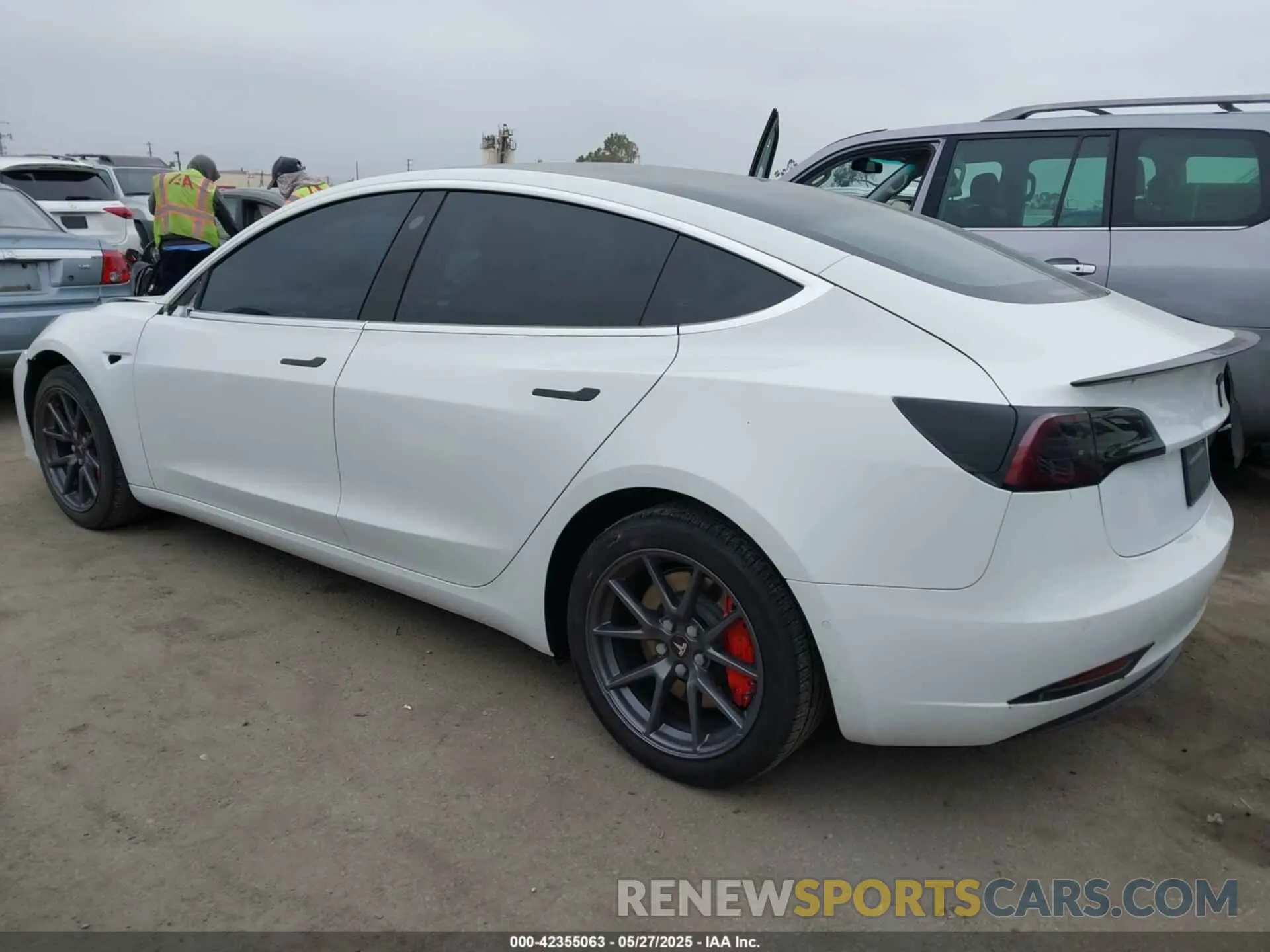 3 Photograph of a damaged car 5YJ3E1EA1LF632632 TESLA MODEL 3 2020