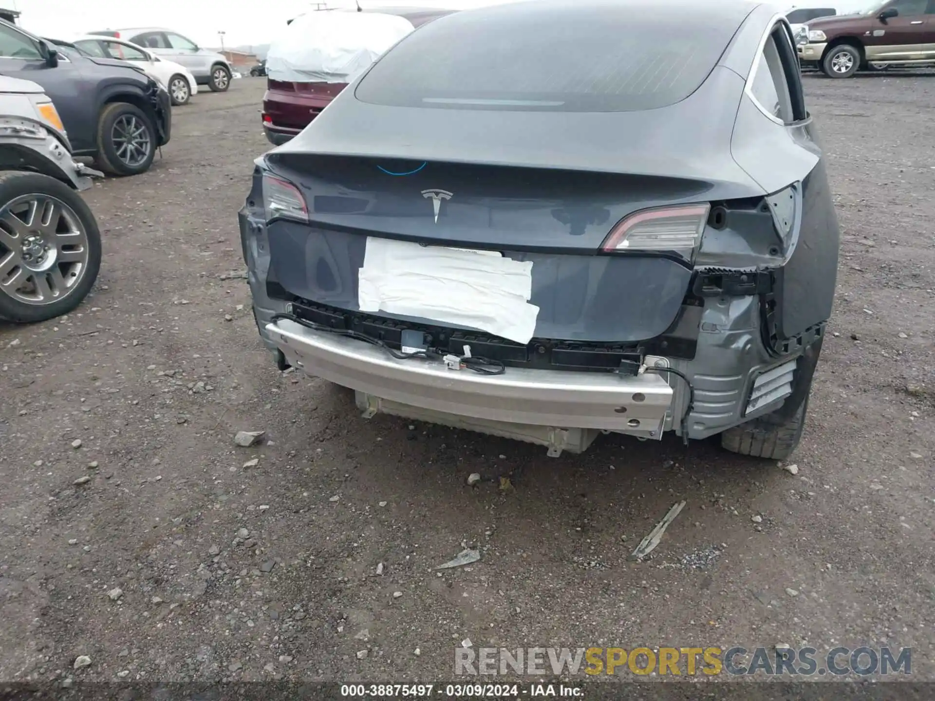 24 Photograph of a damaged car 5YJ3E1EA1LF645946 TESLA MODEL 3 2020