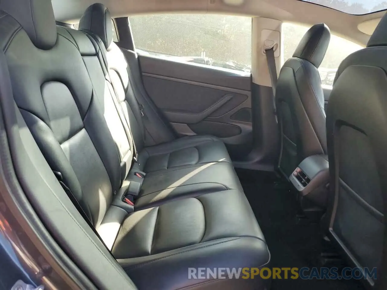 10 Photograph of a damaged car 5YJ3E1EA1LF659748 TESLA MODEL 3 2020