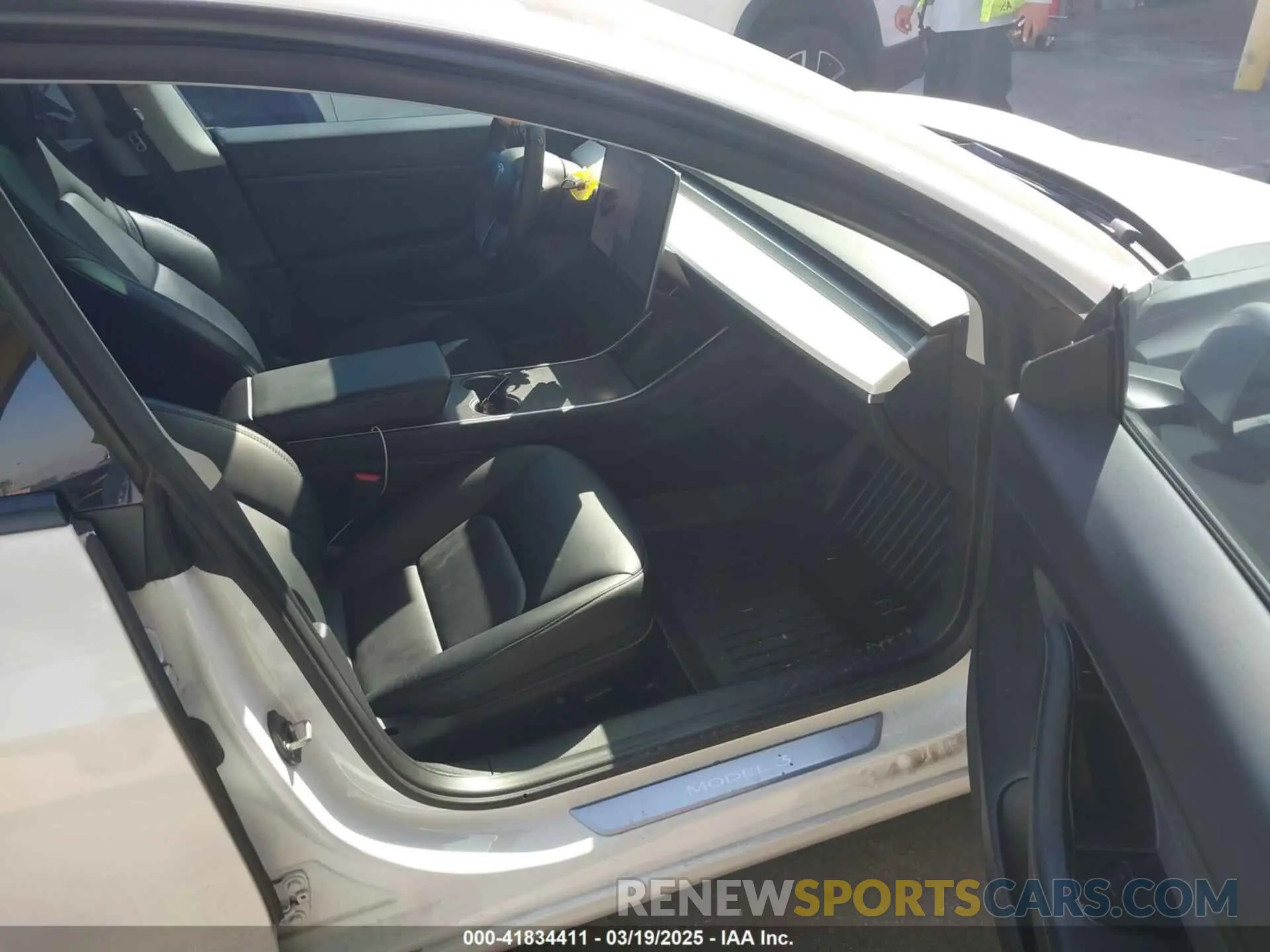 5 Photograph of a damaged car 5YJ3E1EA1LF659765 TESLA MODEL 3 2020
