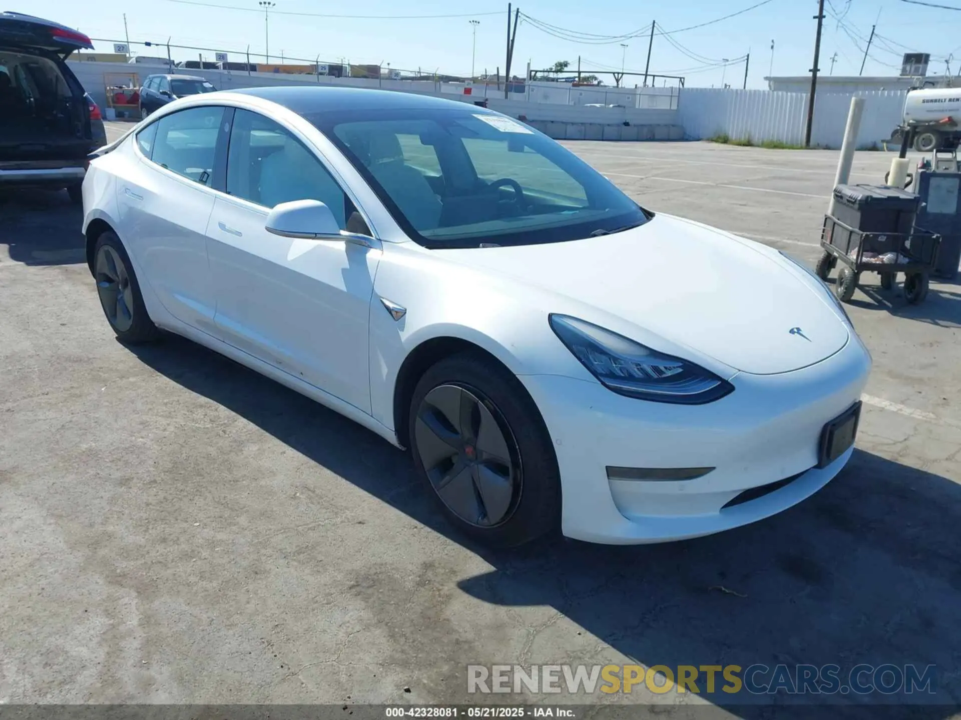 1 Photograph of a damaged car 5YJ3E1EA1LF720886 TESLA MODEL 3 2020