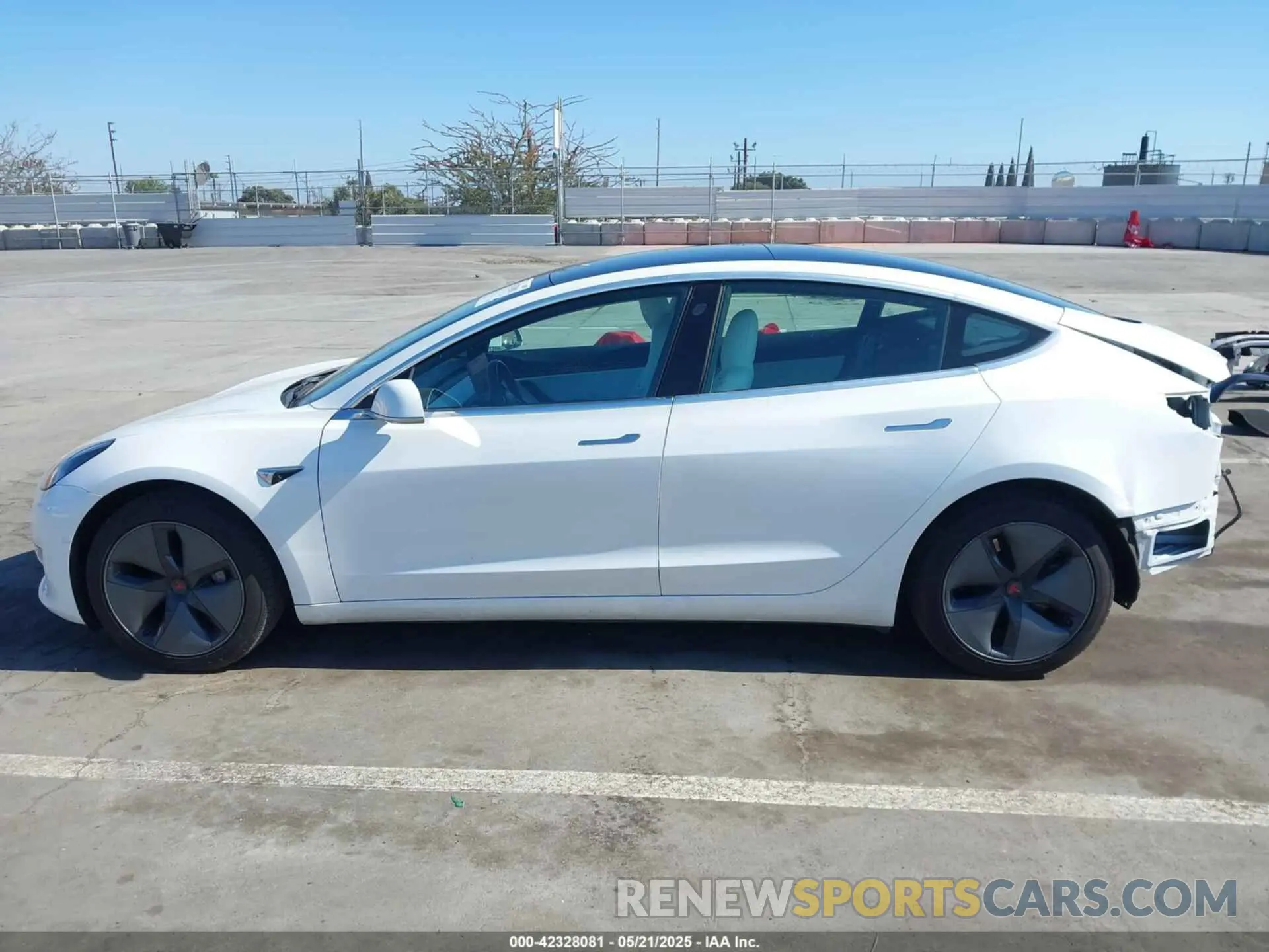15 Photograph of a damaged car 5YJ3E1EA1LF720886 TESLA MODEL 3 2020
