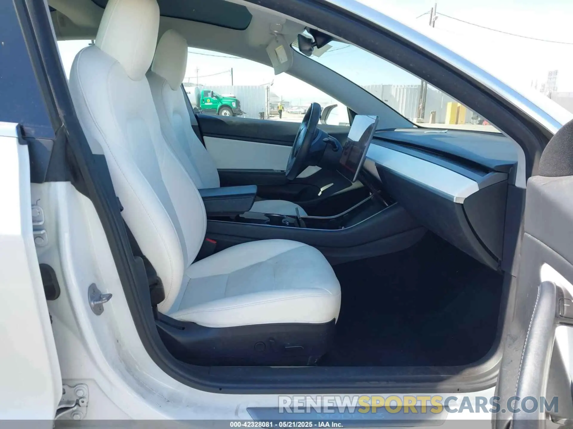 5 Photograph of a damaged car 5YJ3E1EA1LF720886 TESLA MODEL 3 2020