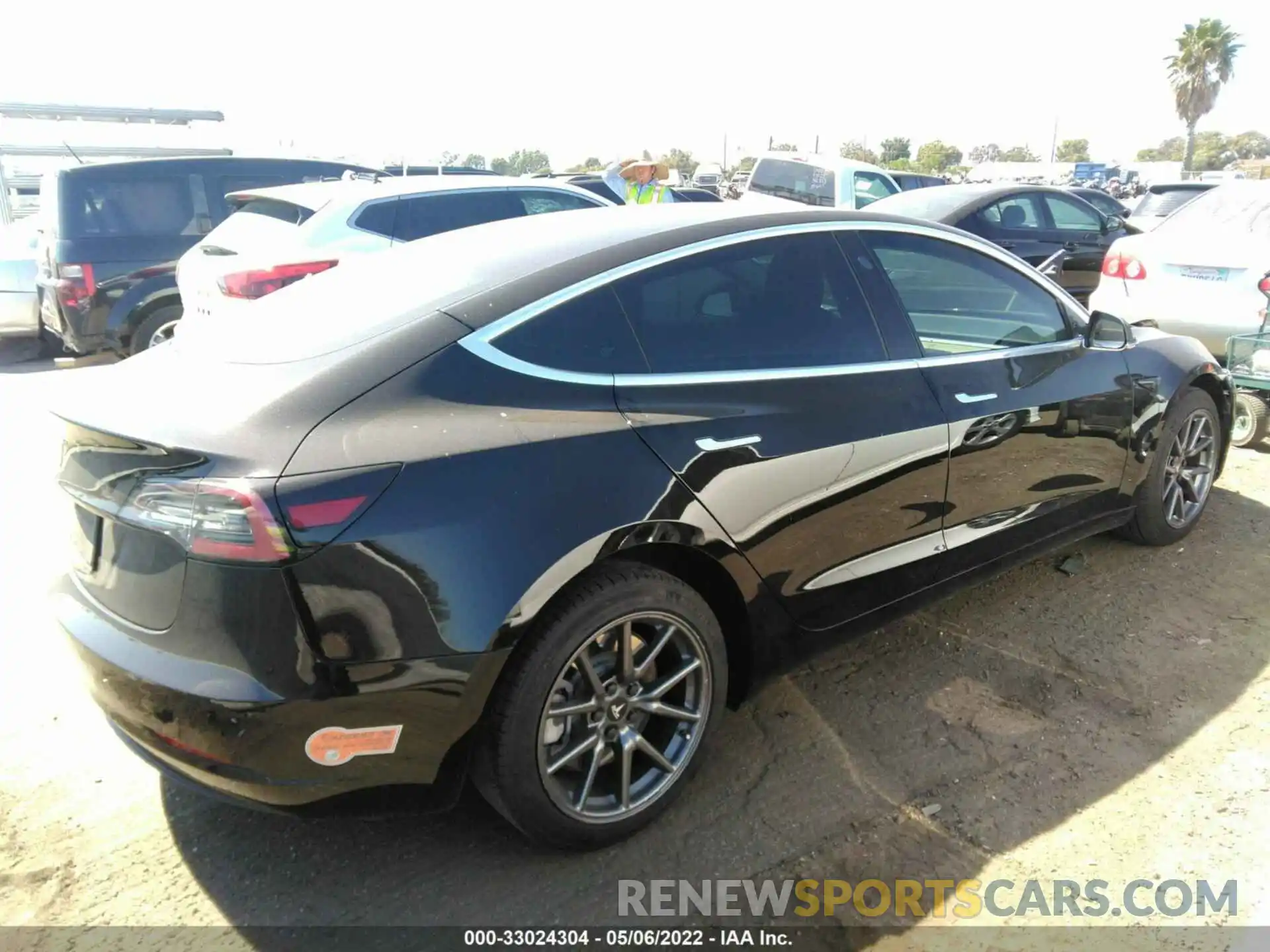 4 Photograph of a damaged car 5YJ3E1EA1LF739096 TESLA MODEL 3 2020