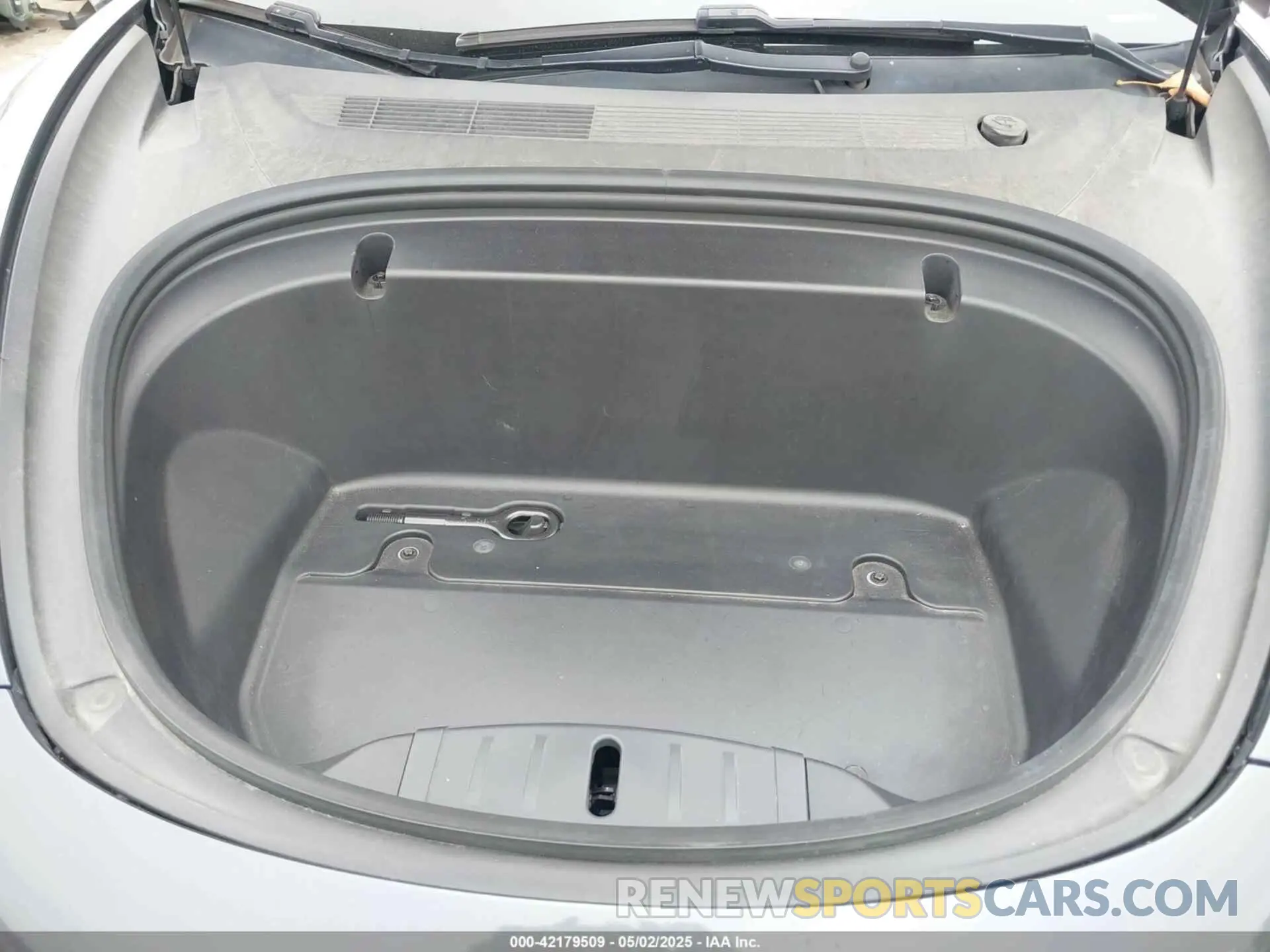10 Photograph of a damaged car 5YJ3E1EA1LF799136 TESLA MODEL 3 2020