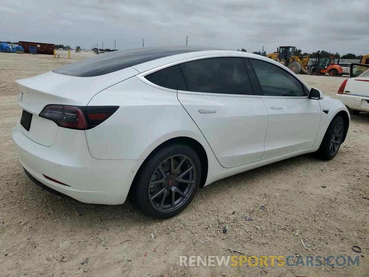 3 Photograph of a damaged car 5YJ3E1EA2LF504772 TESLA MODEL 3 2020