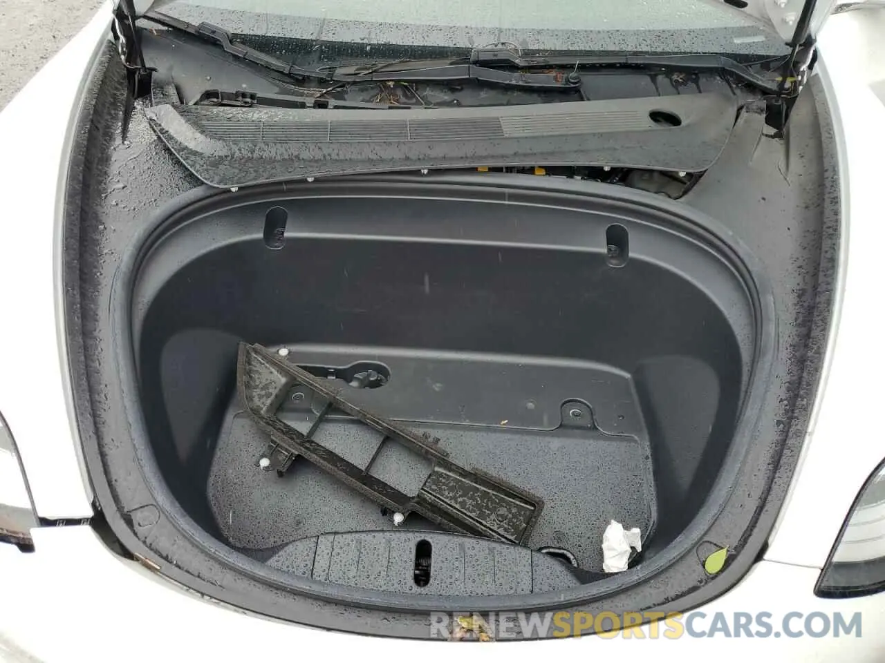 11 Photograph of a damaged car 5YJ3E1EA2LF615578 TESLA MODEL 3 2020