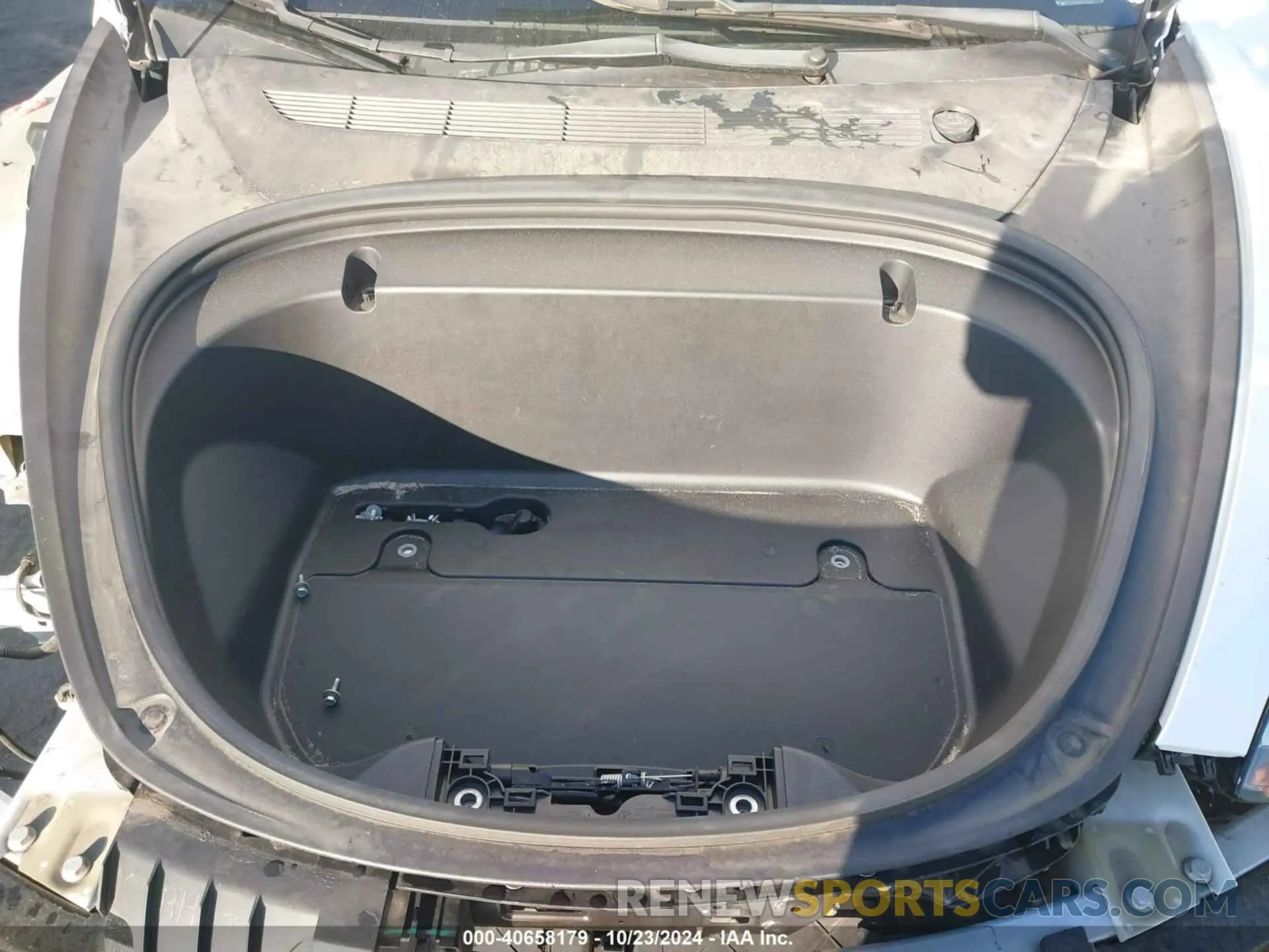 10 Photograph of a damaged car 5YJ3E1EA2LF633031 TESLA MODEL 3 2020