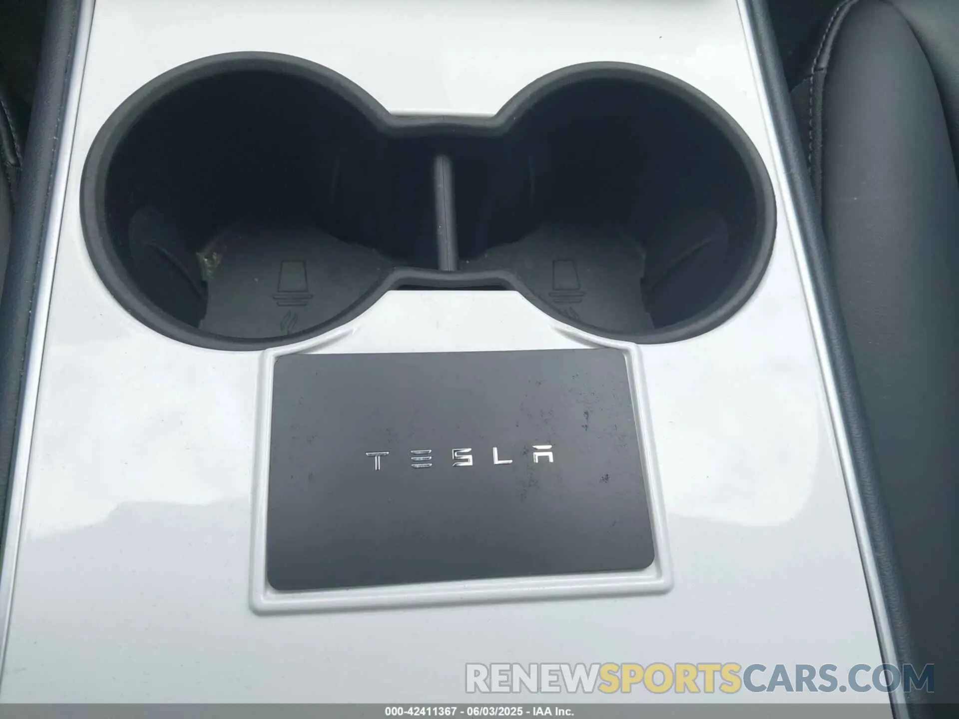11 Photograph of a damaged car 5YJ3E1EA2LF659760 TESLA MODEL 3 2020