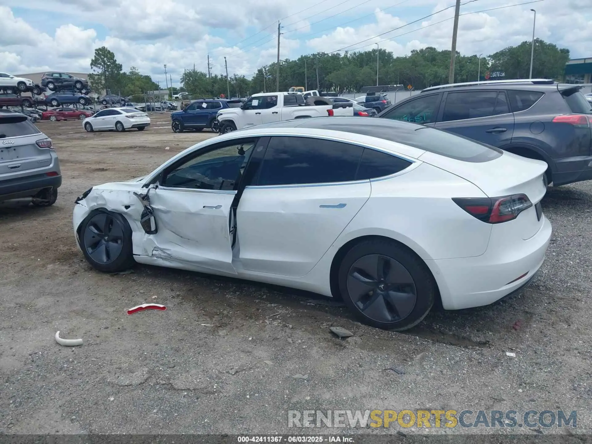 14 Photograph of a damaged car 5YJ3E1EA2LF659760 TESLA MODEL 3 2020