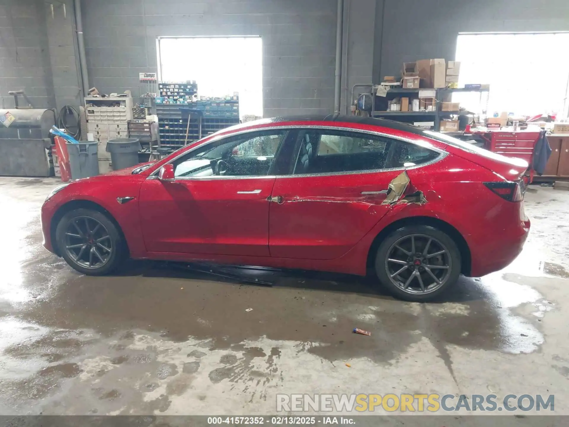 14 Photograph of a damaged car 5YJ3E1EA2LF705670 TESLA MODEL 3 2020
