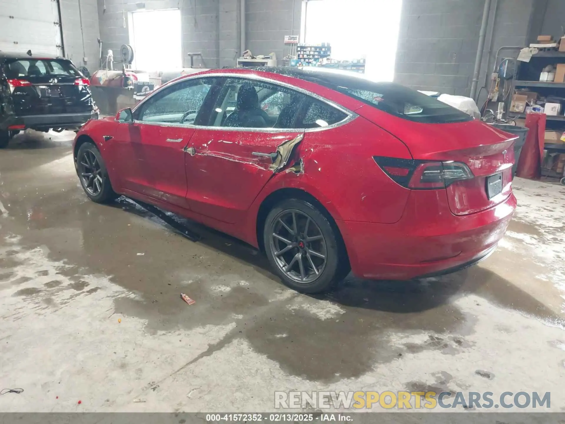 3 Photograph of a damaged car 5YJ3E1EA2LF705670 TESLA MODEL 3 2020